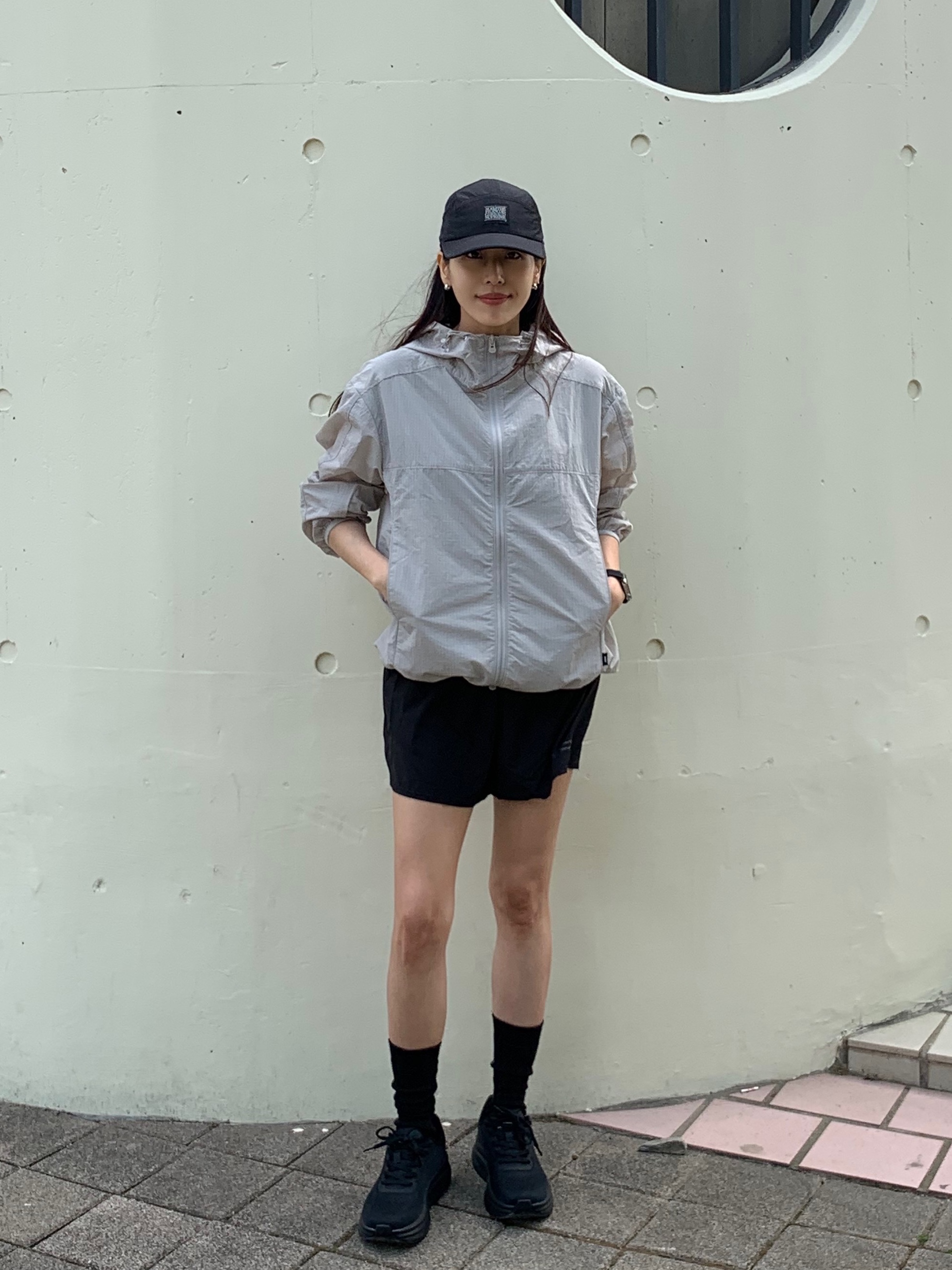 [KREAM 단독] runwhither Windbreaker Jacket V2 Gray, Supreme x Marithe Francois Girbaud Sport Camp Cap Black - 25SS 착용 스타일 - 3