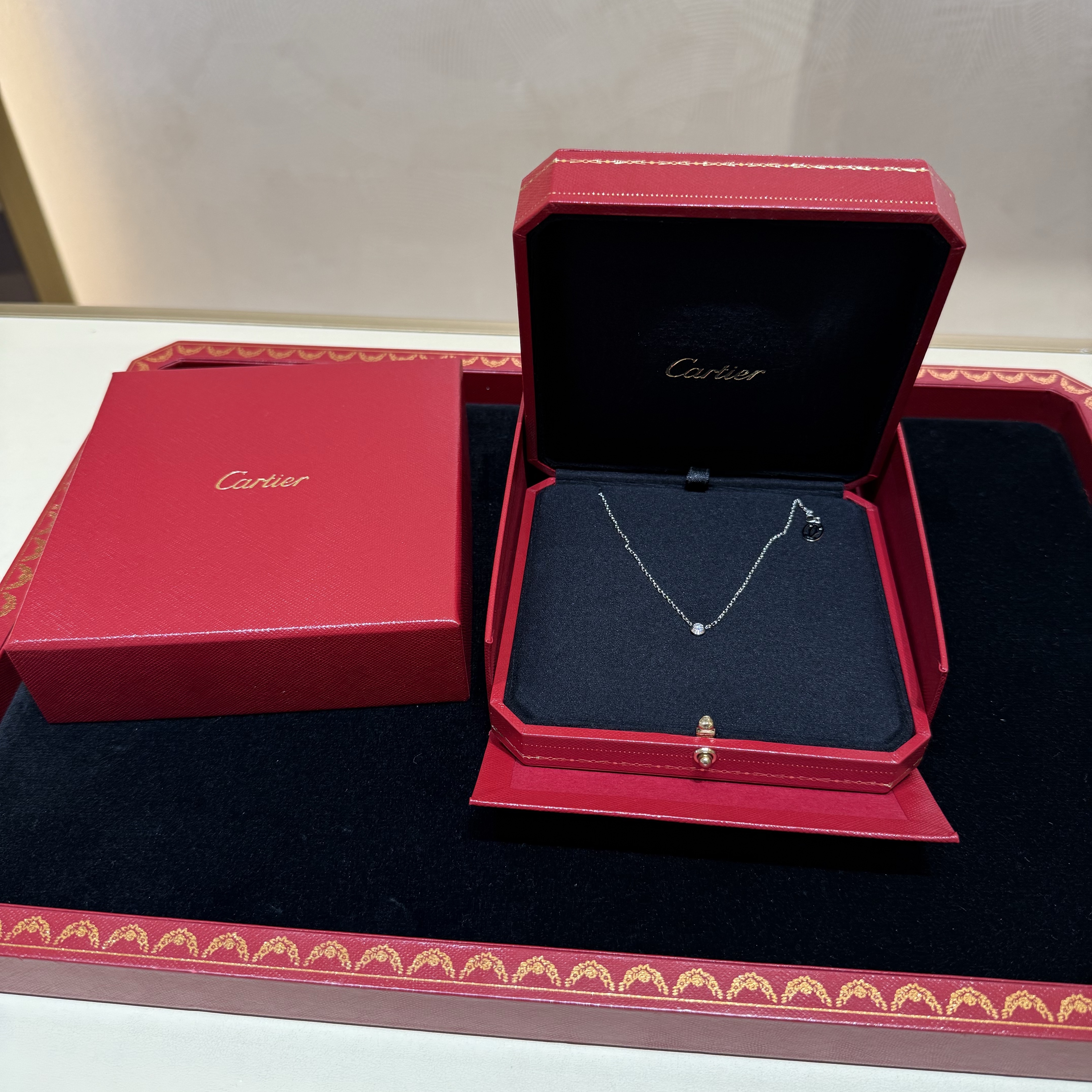 (W) Cartier D'Amour Necklace Small White Gold Diamond 착용 스타일