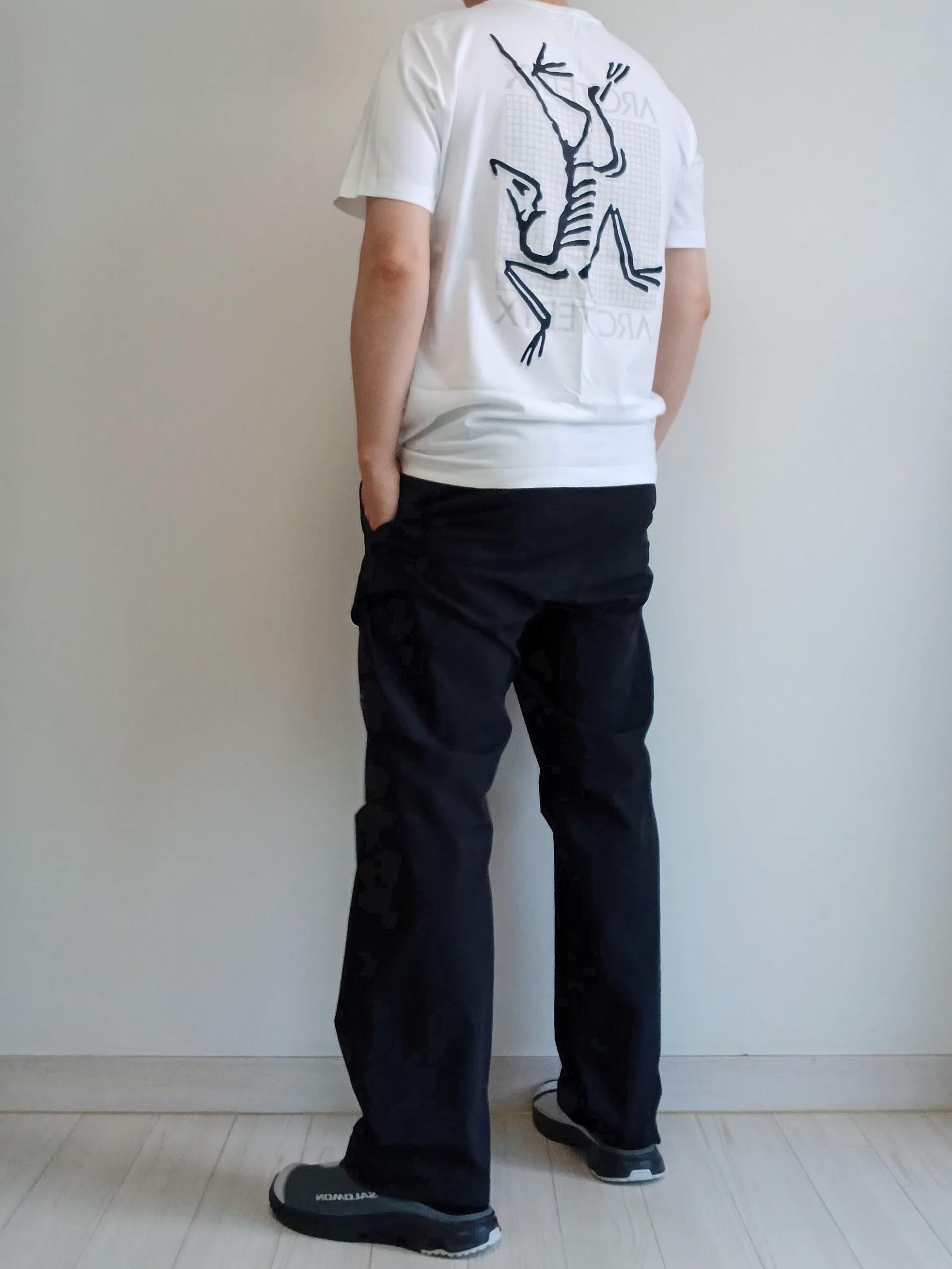 Arc'teryx Arc'Multi Bird Logo SS T-Shirt White Light, Arc'teryx Rampart Pants Black 착용 스타일 - 9