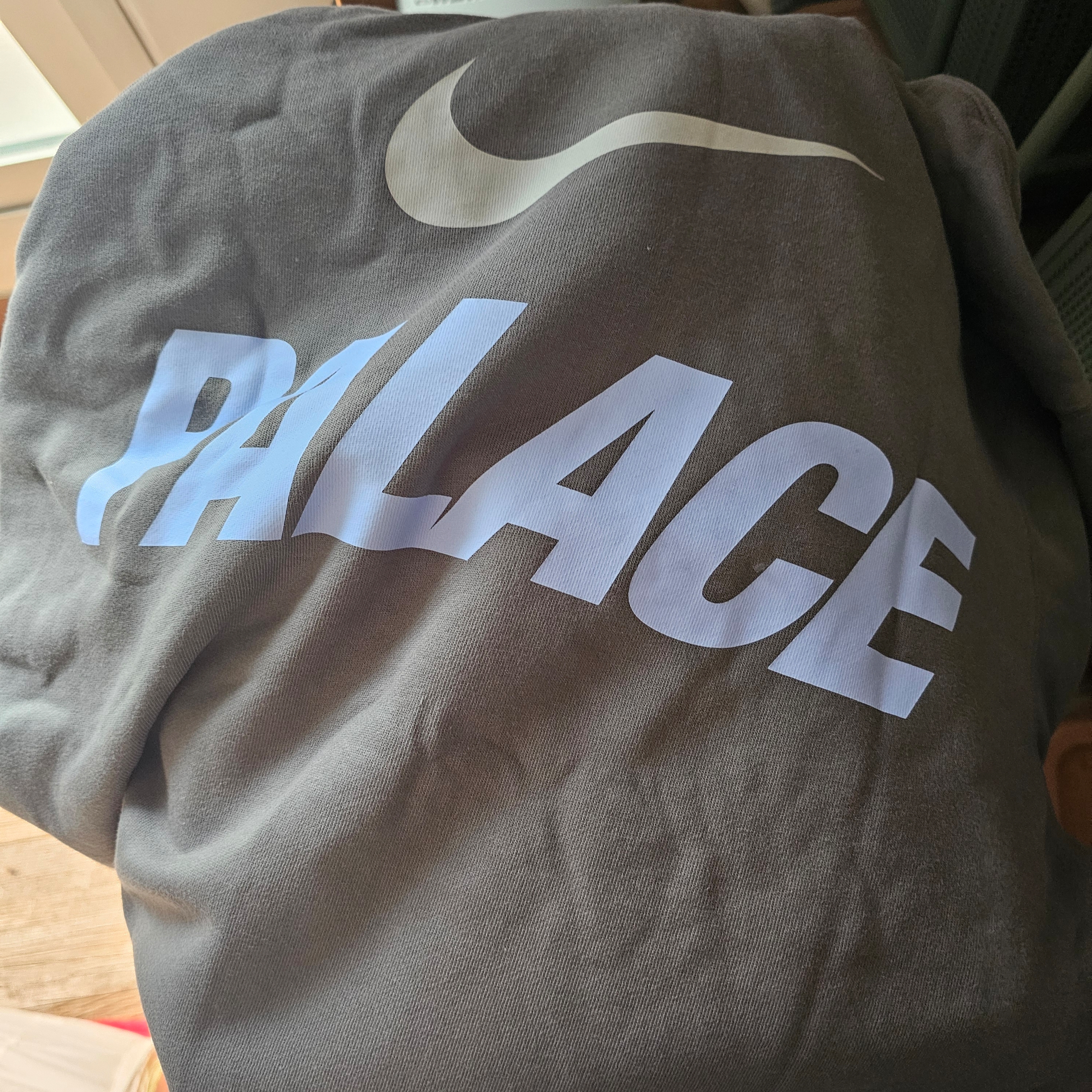 Palace x Nike Font Swoosh Hood Charcoal - 26SS 착용 스타일