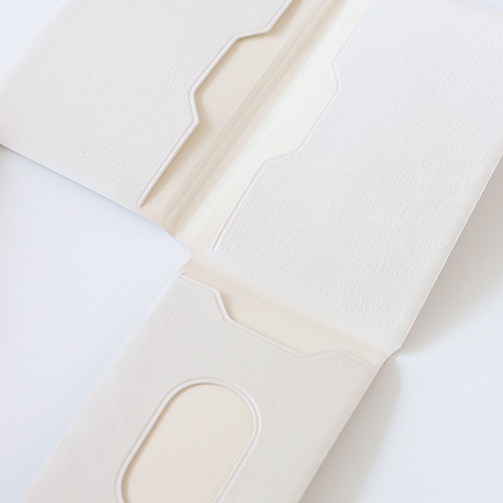 Beams x Hightide Special Order Pass & Card Case White 착용 스타일 - 3