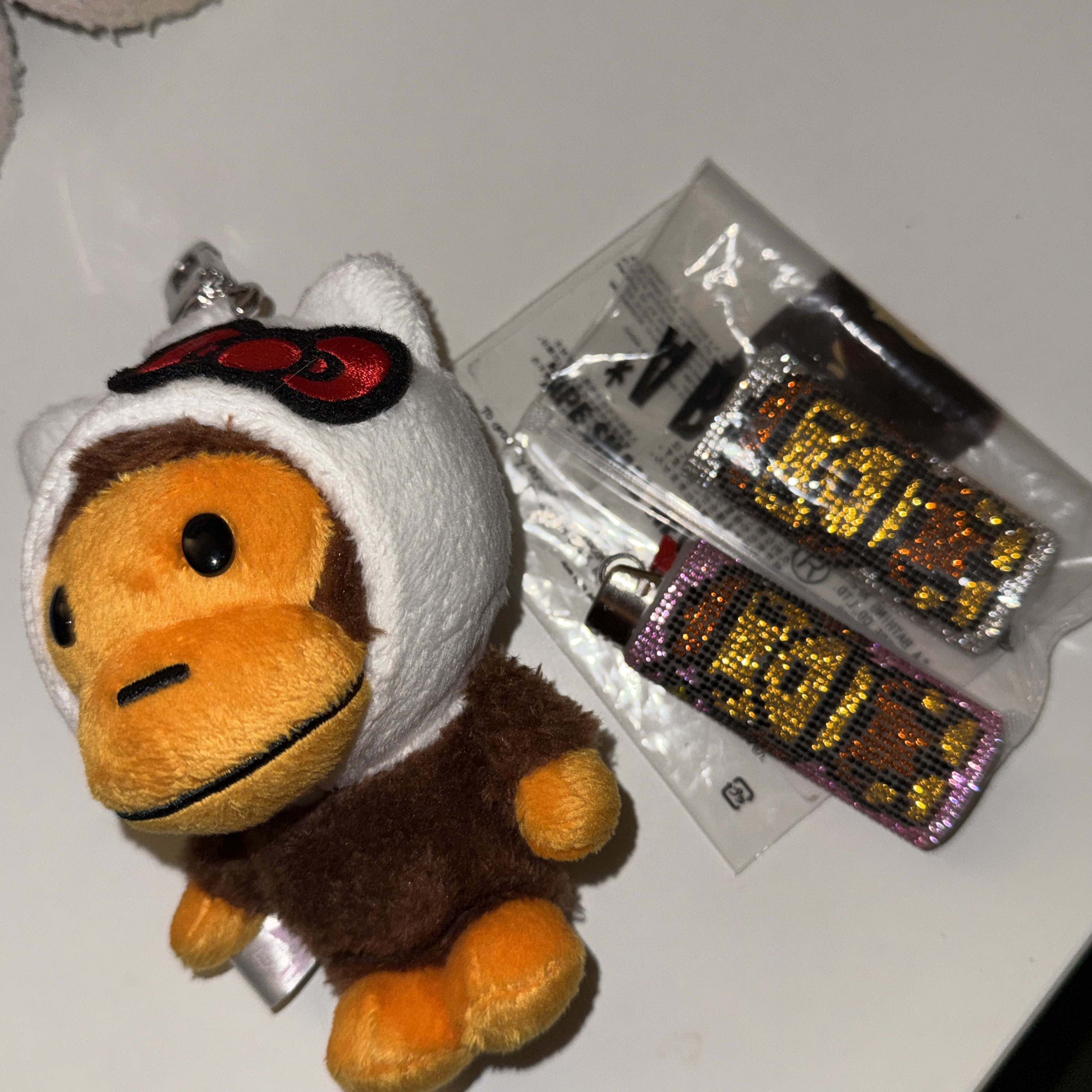 BAPE x Sanrio Characters Plush Doll Keychain White, BAPE Baby Milo BIC Regular Lighter White 착용 스타일