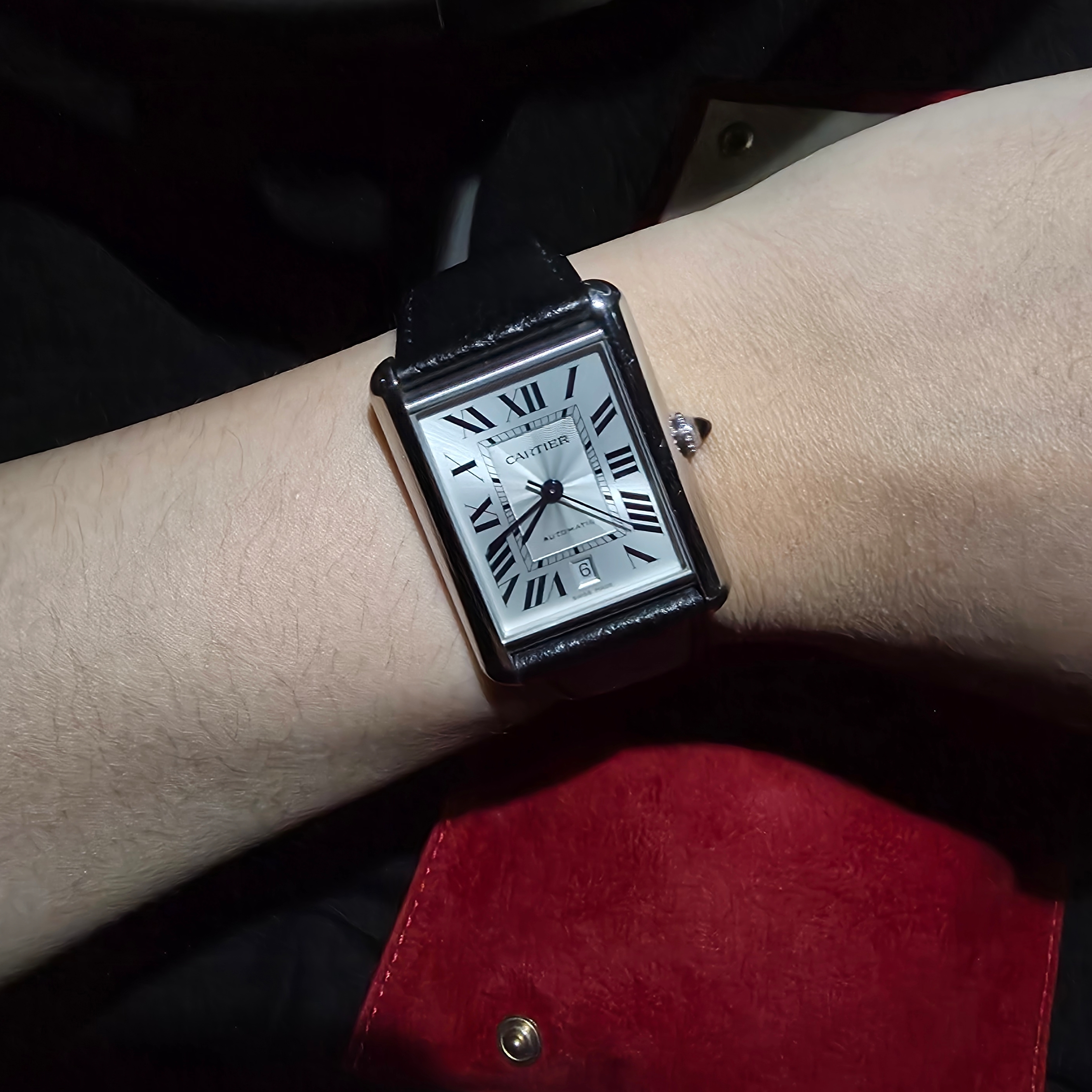 Cartier Tank Must Watch Extra Large Automatic Steel Calfskin Black 착용 스타일