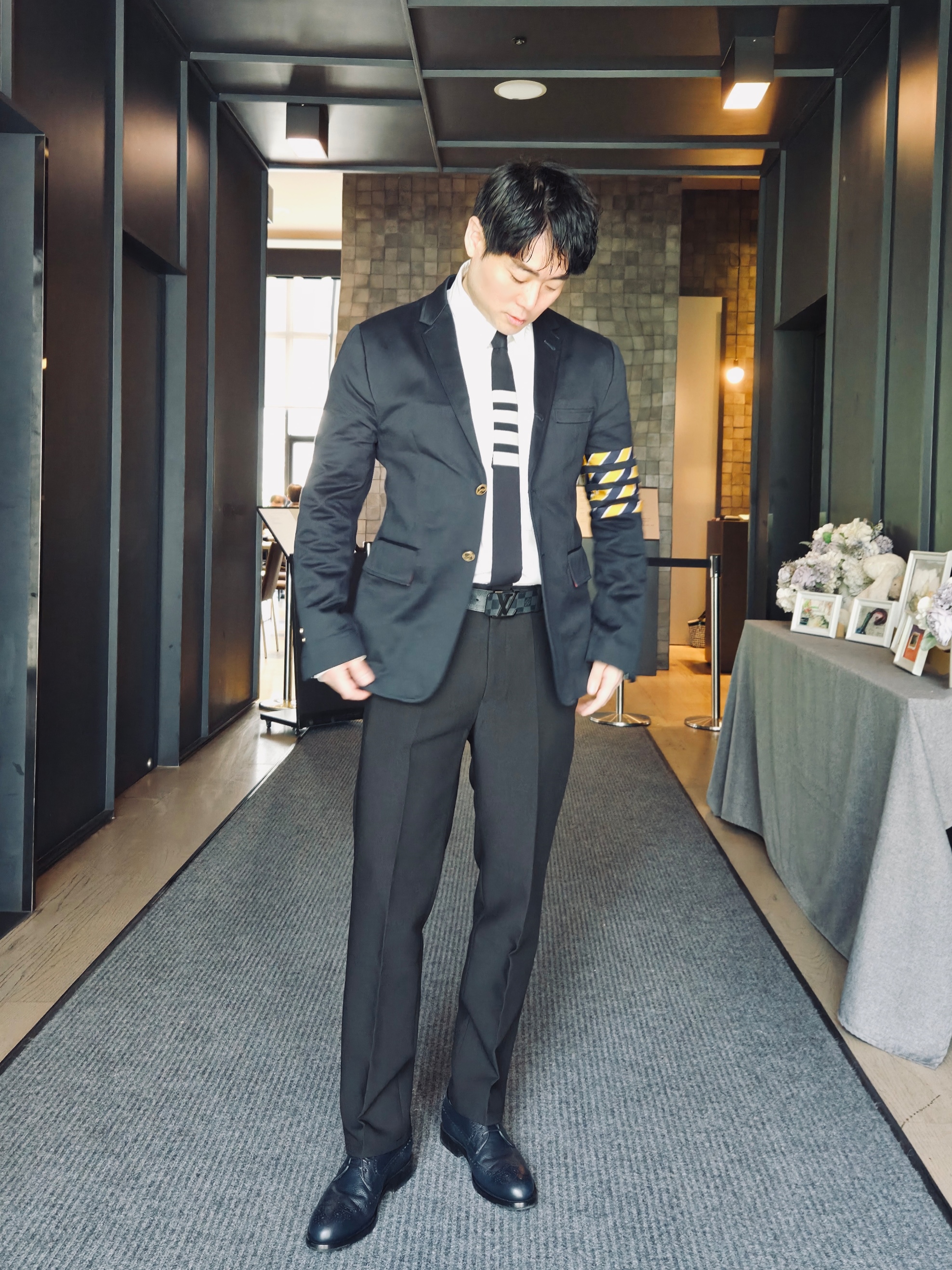 Thom Browne Cotton Twill 4-Bar Unconstructed Classic Sport Coat Navy, Thom Browne Plain Weave 4-Bar Tie Navy 착용 스타일