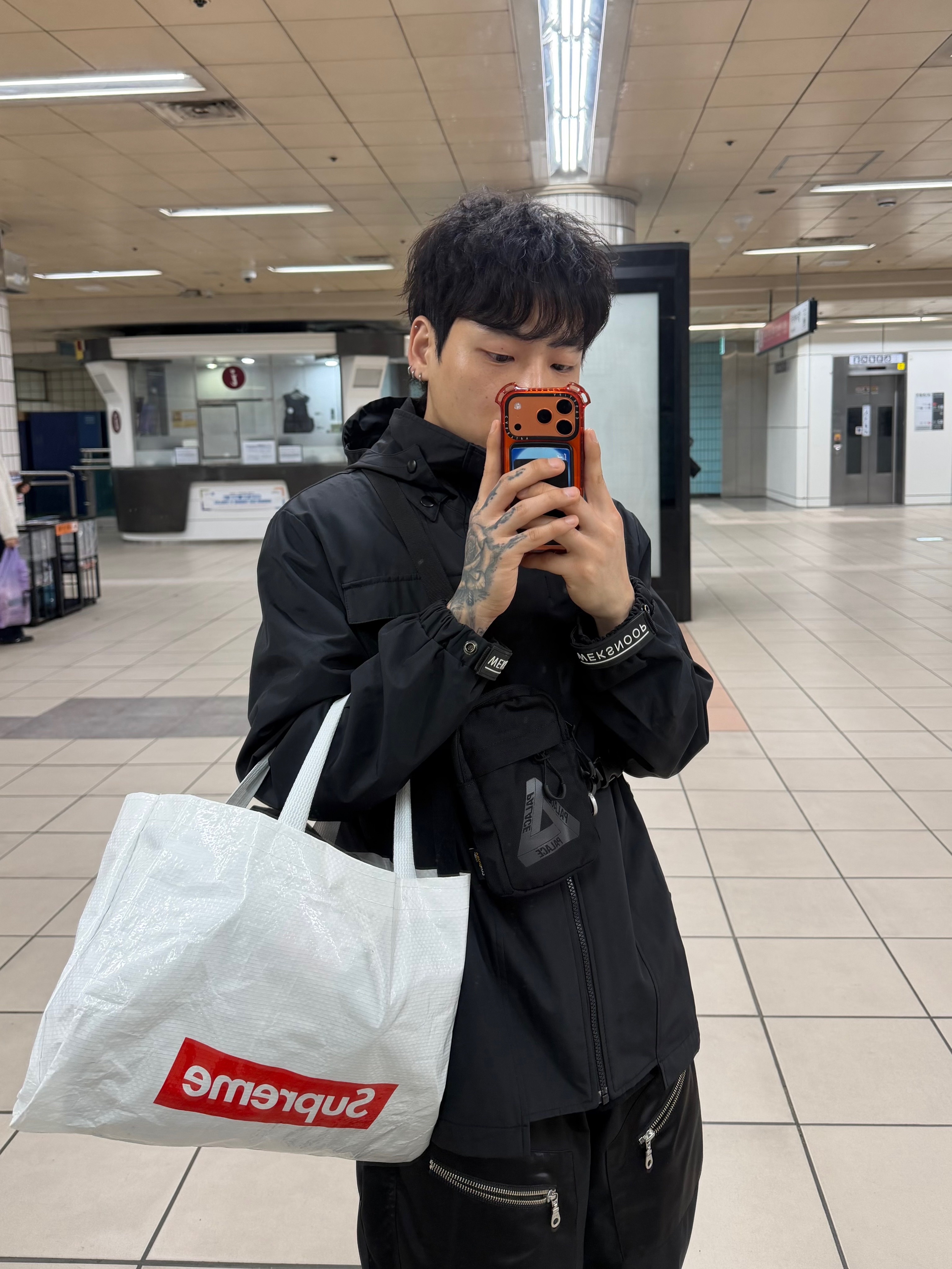 Palace Cordura RS 2-Way Shot Bag Black Graphite - 24FW 착용 스타일 - 2