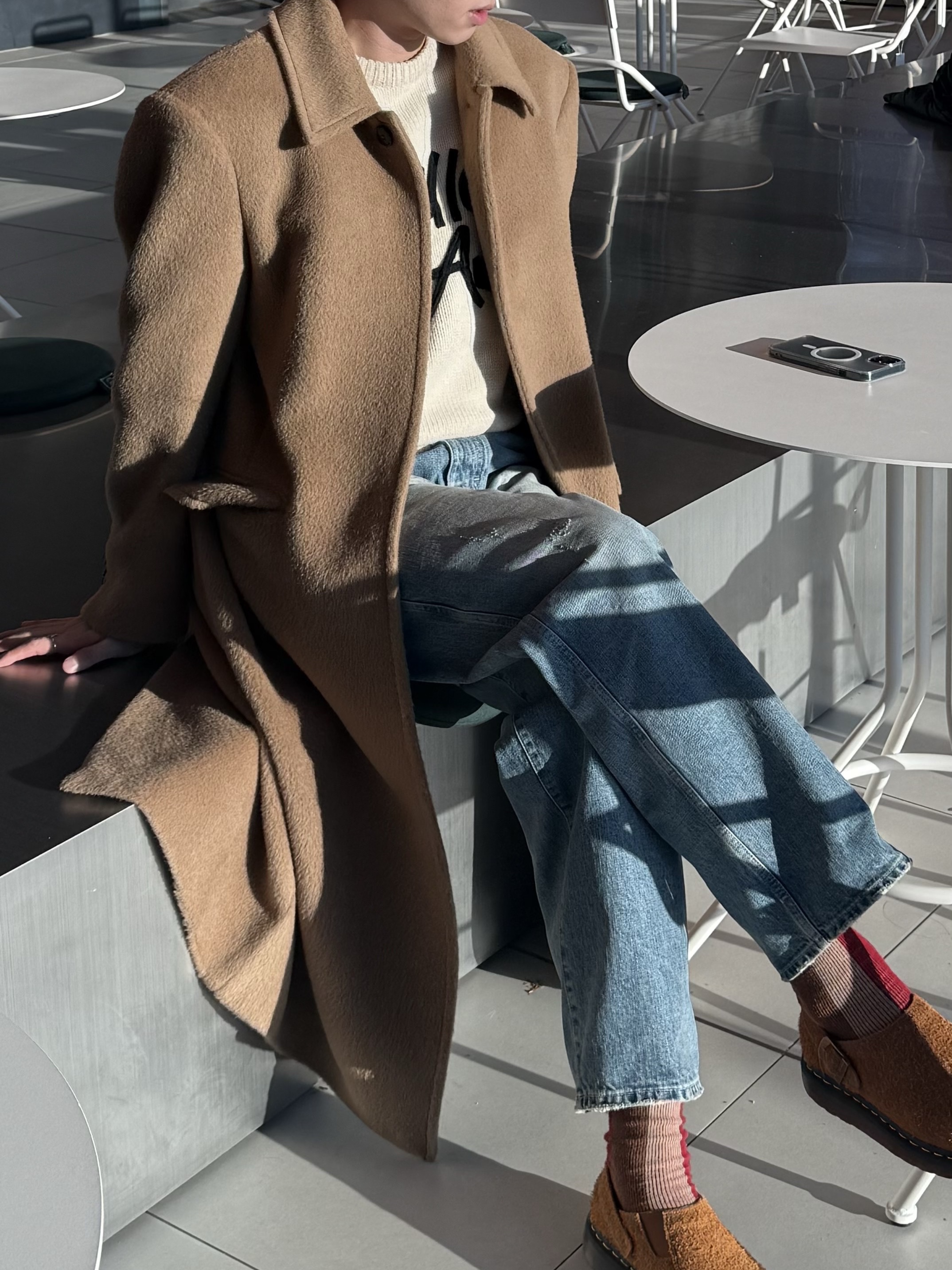 Dr. Martens Isham Smooth Suede Mule Brown 착용 스타일 - 2