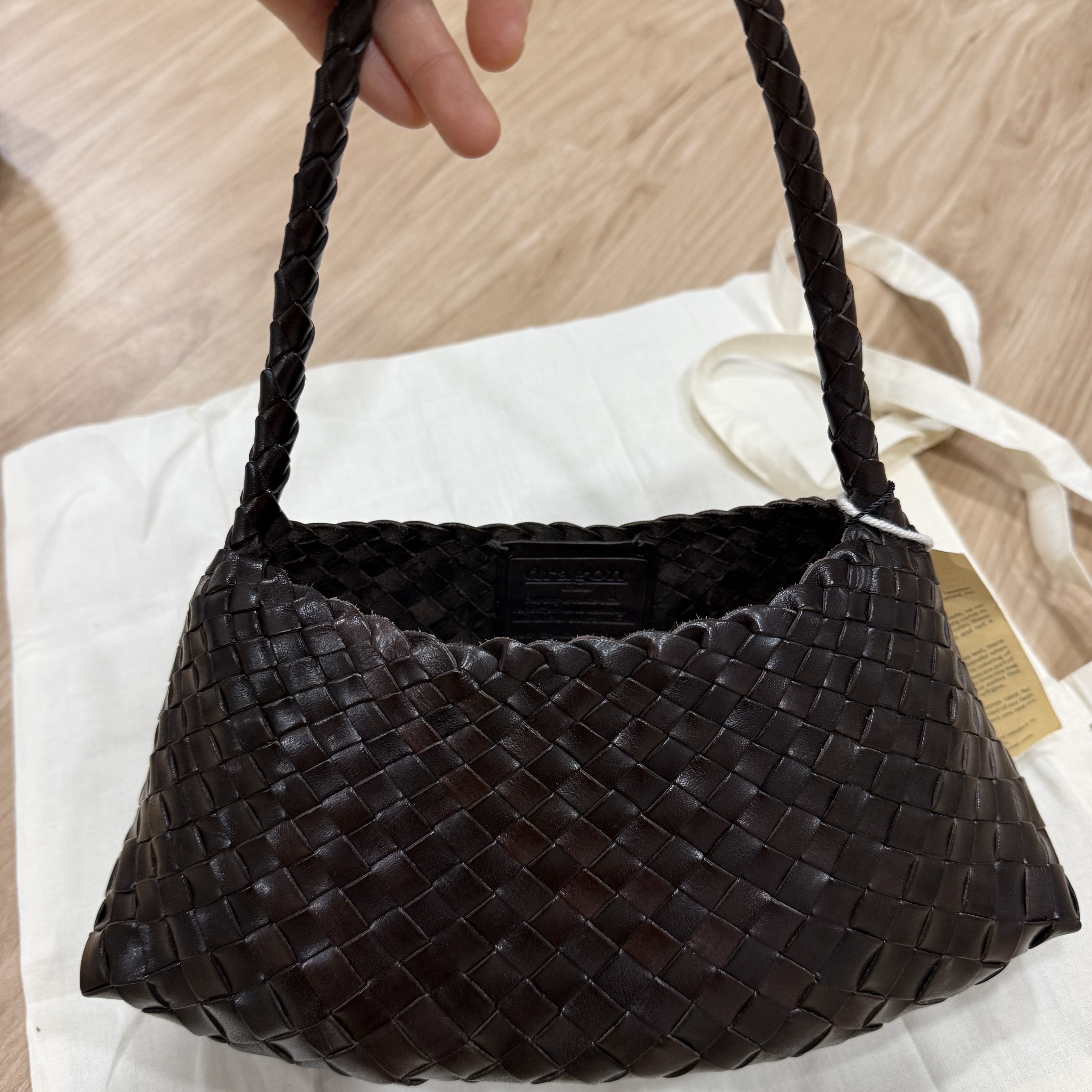 Dragon Diffusion Rosanna Dark Brown 착용 스타일 - 1