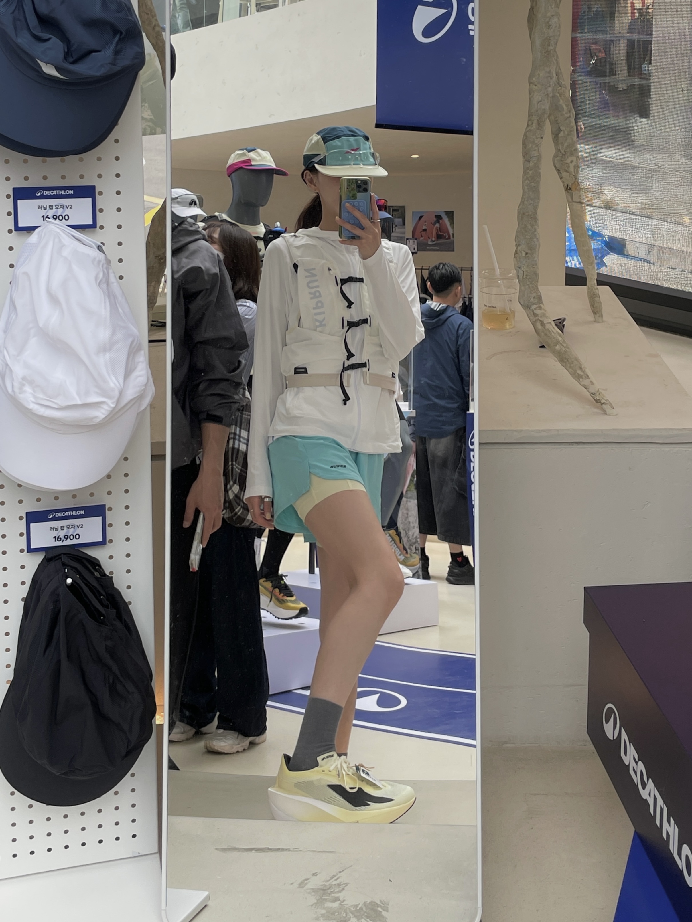 DECATHLON Kiprun Women's Carbon Racing Shoes Kiprun KD900X Elite Vanilla Yellow, DECATHLON Women's Running Short-Sleeved T-Shirt Run Dry 500 Ultra White 착용 스타일 - 8