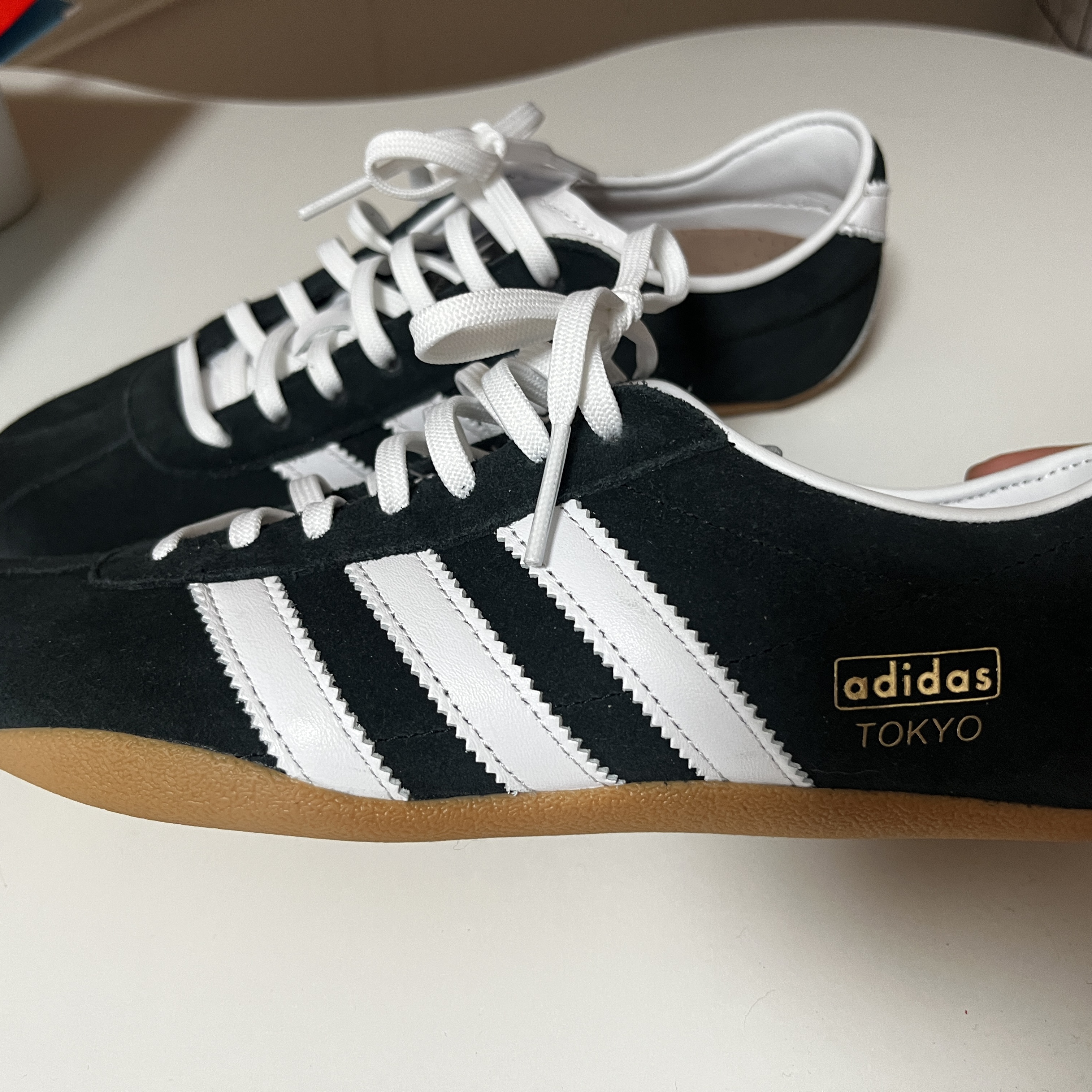 (W) Adidas Tokyo Core Black Cloud White 착용 스타일 - 4