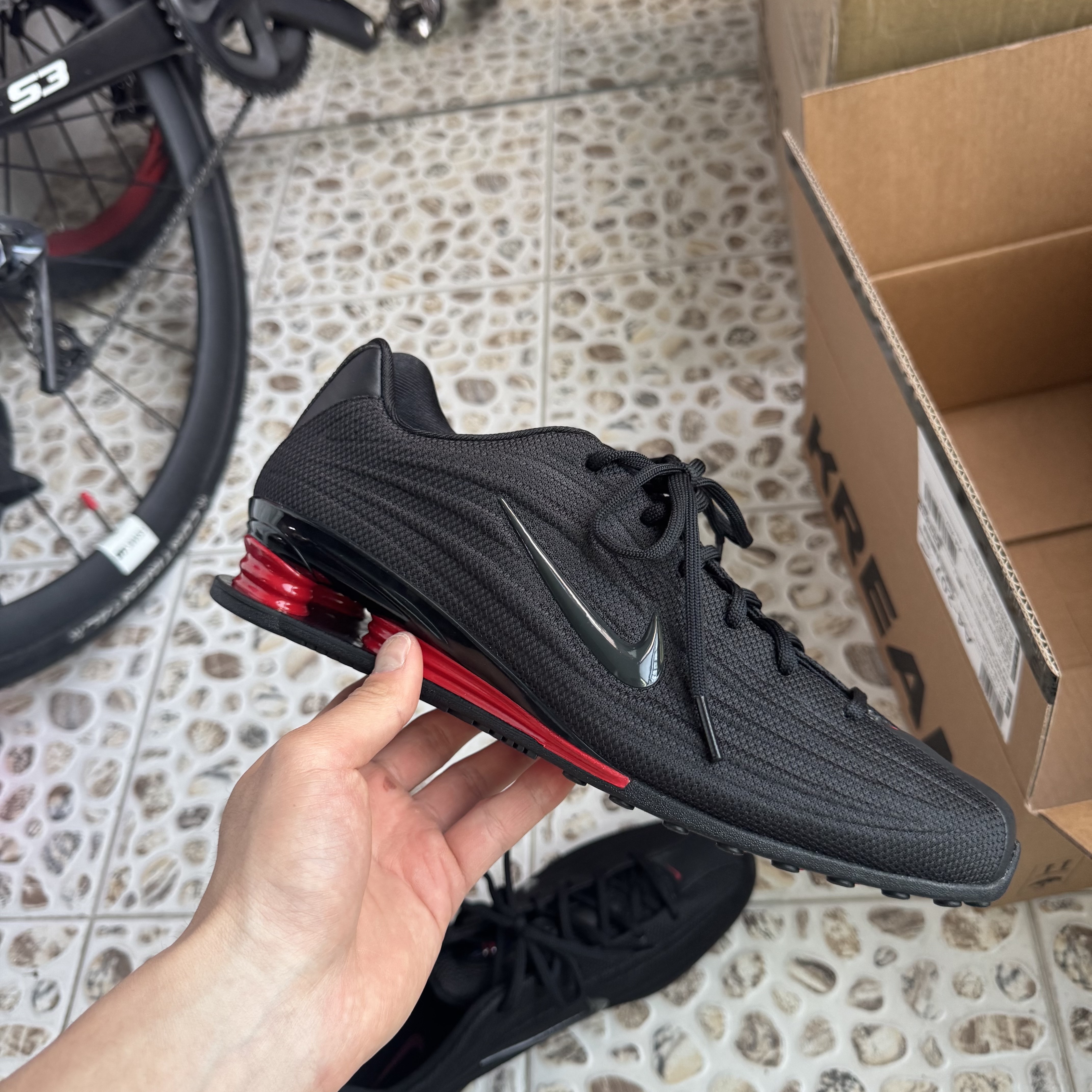(W) Nike Shox Z Black University Red 착용 스타일 - 3
