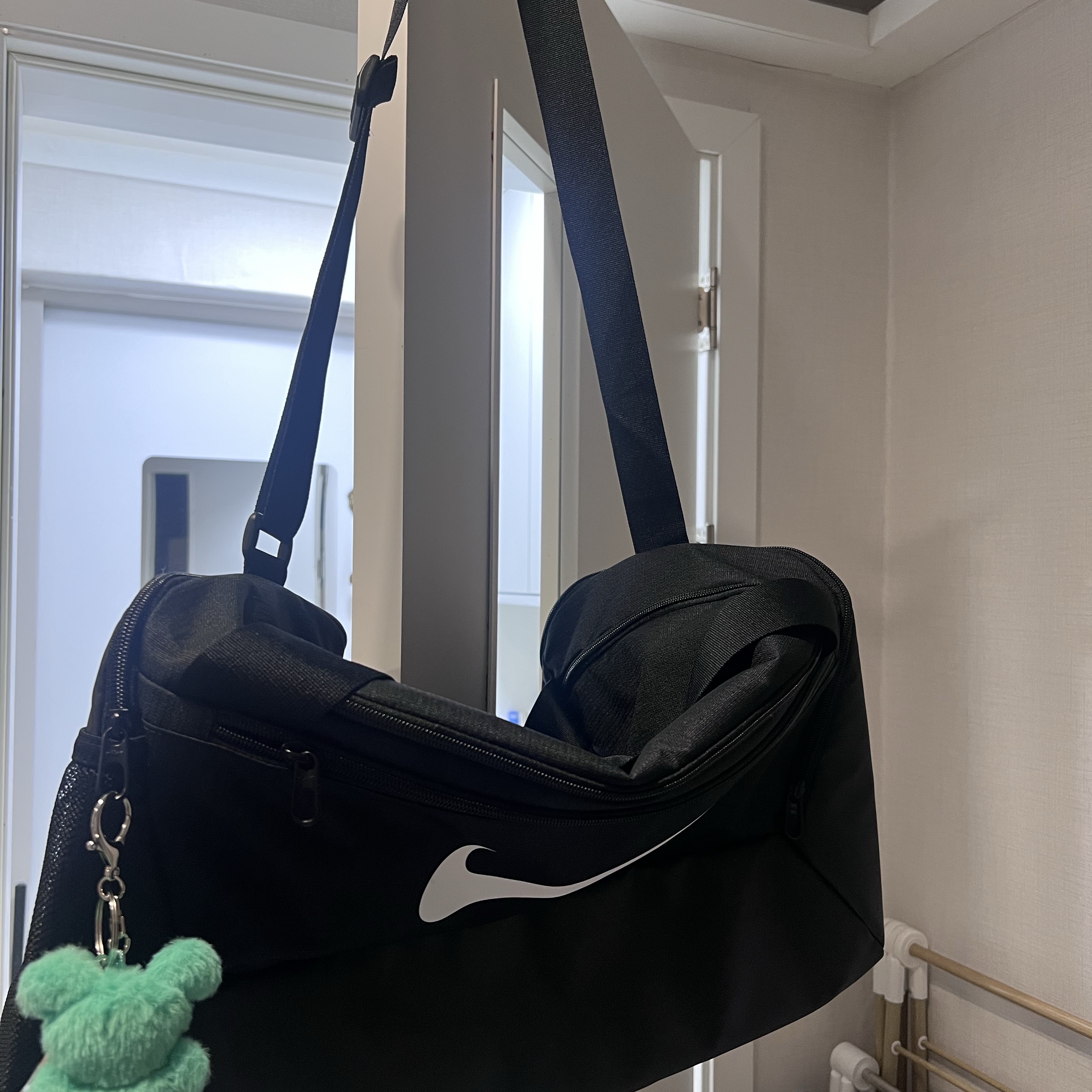 Nike Brasilia 9.5 Training Duffle Bag Small 41L Black 착용 스타일