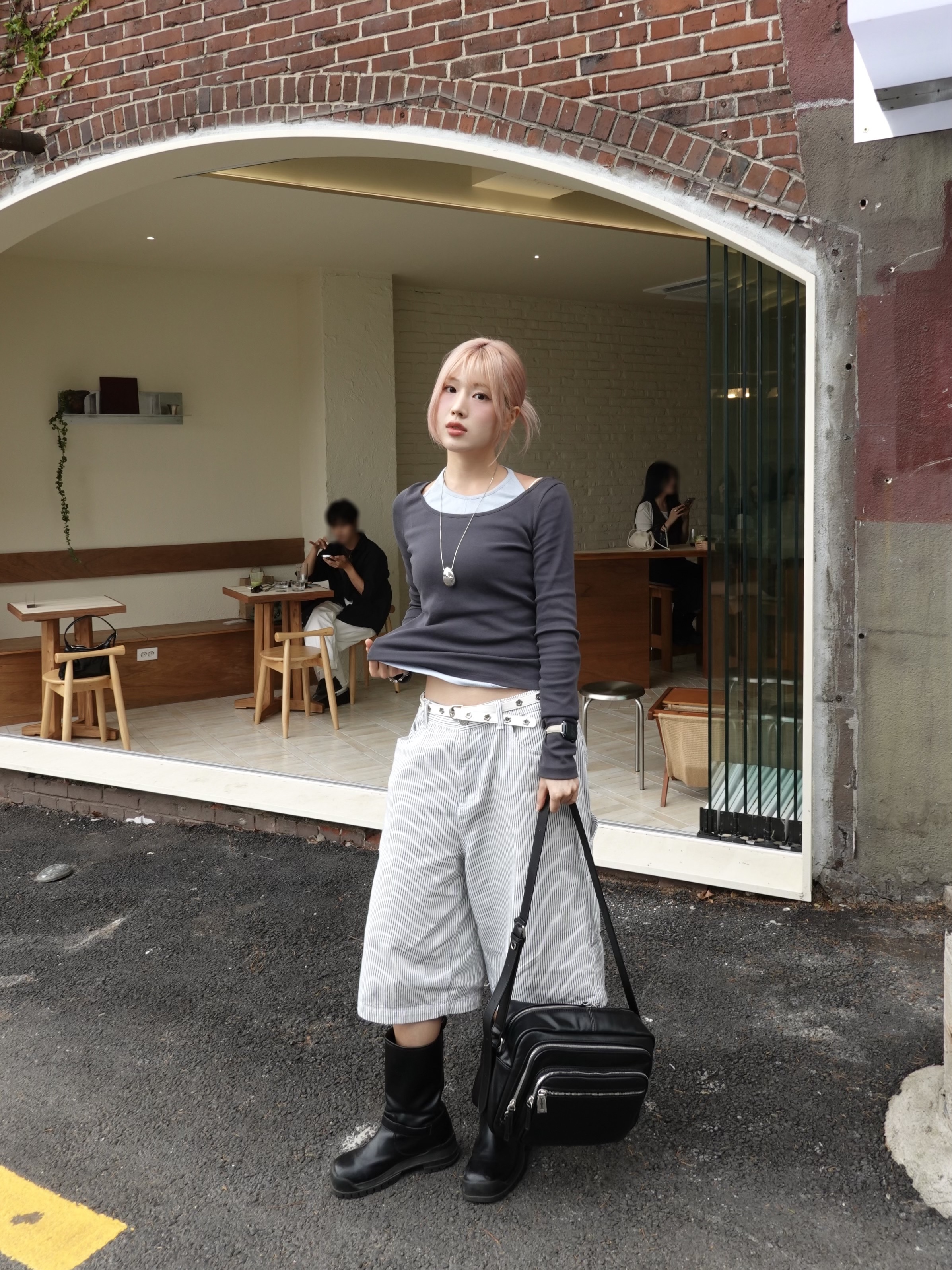 vunque Perfec Multi Pocket Cross M Black 착용 스타일 - 10