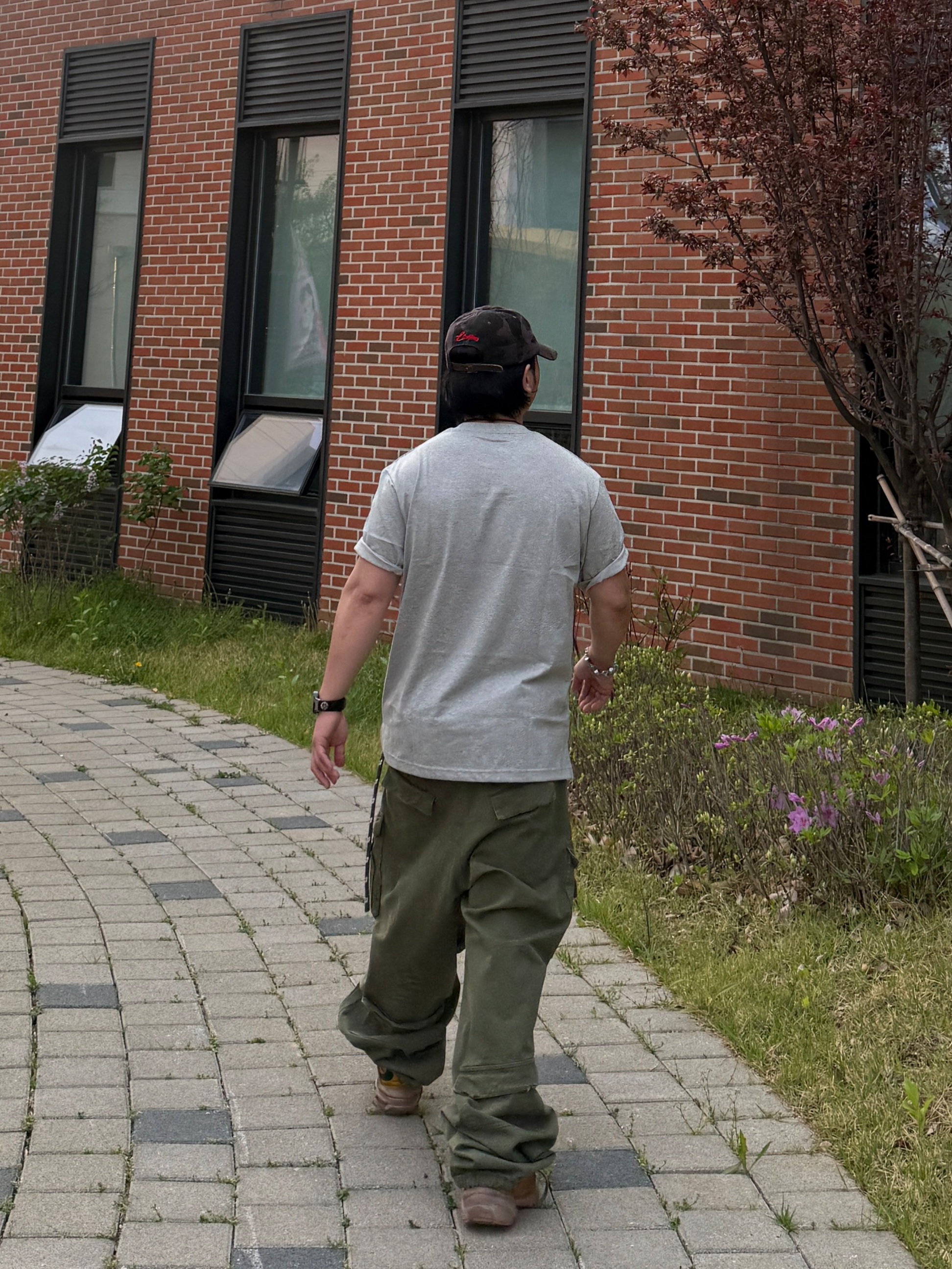 Nonnod Double Pocket Cargo Pants Vintage khaki, Nonnod Double Pocket Cargo Pants Vintage Khaki 착용 스타일 - 4