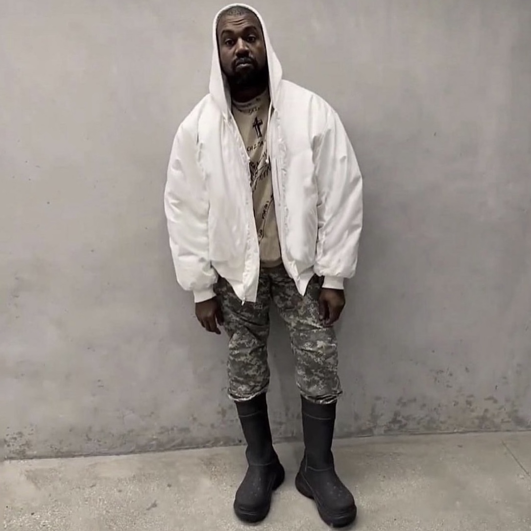 Yeezy JC-08 White 착용 스타일 - 3