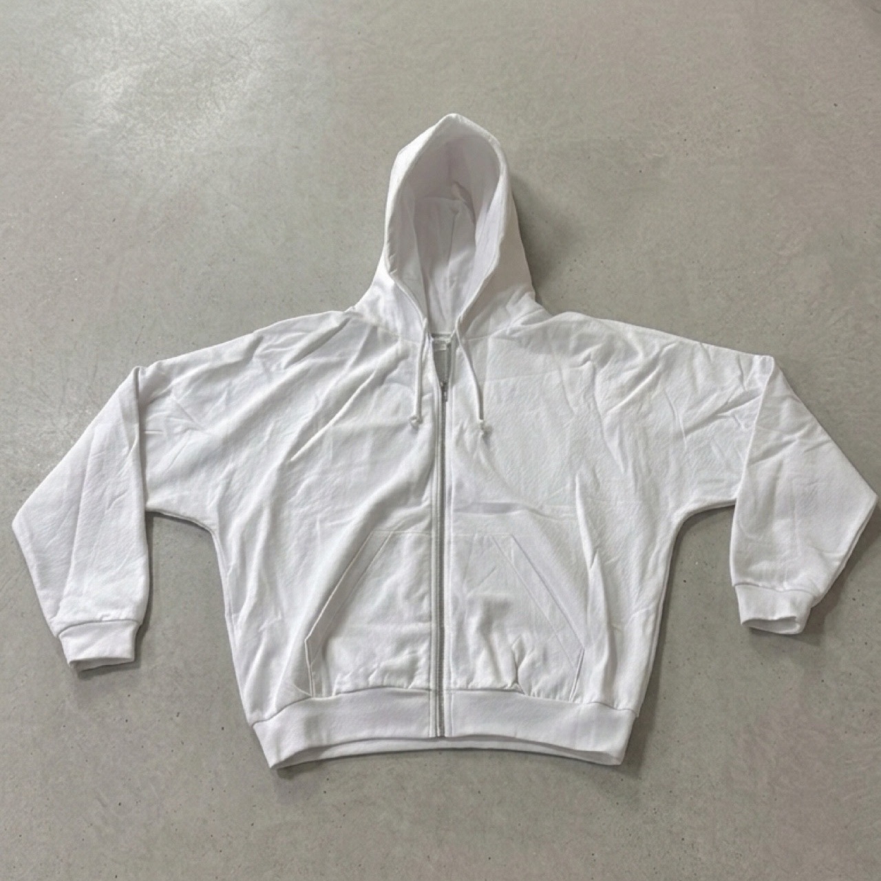 Yeezy HD-05 White 착용 스타일