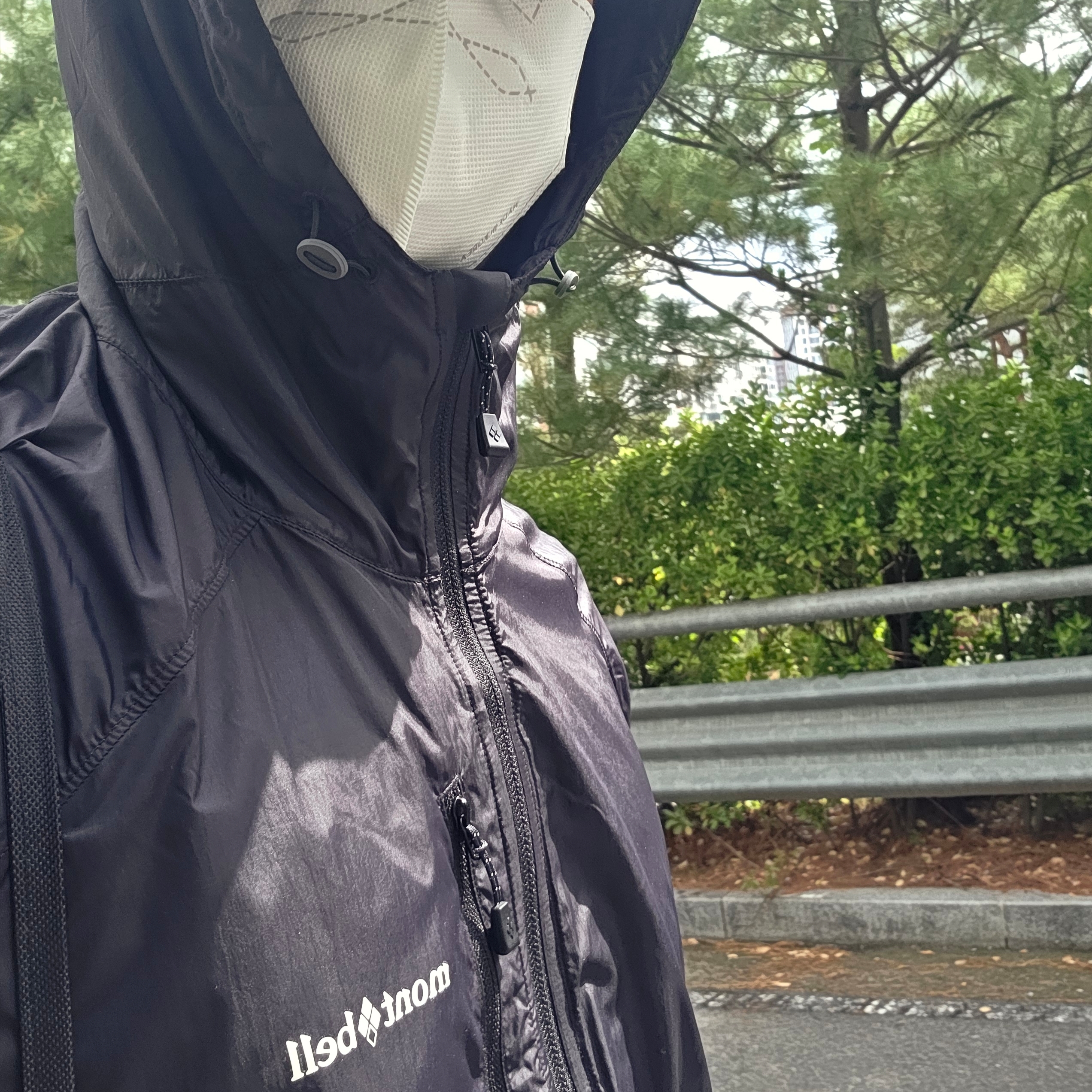Montbell Wind Blast Hooded Jacket Black, Stussy New Era 9twenty Basic Trucker Black 착용 스타일 - 2