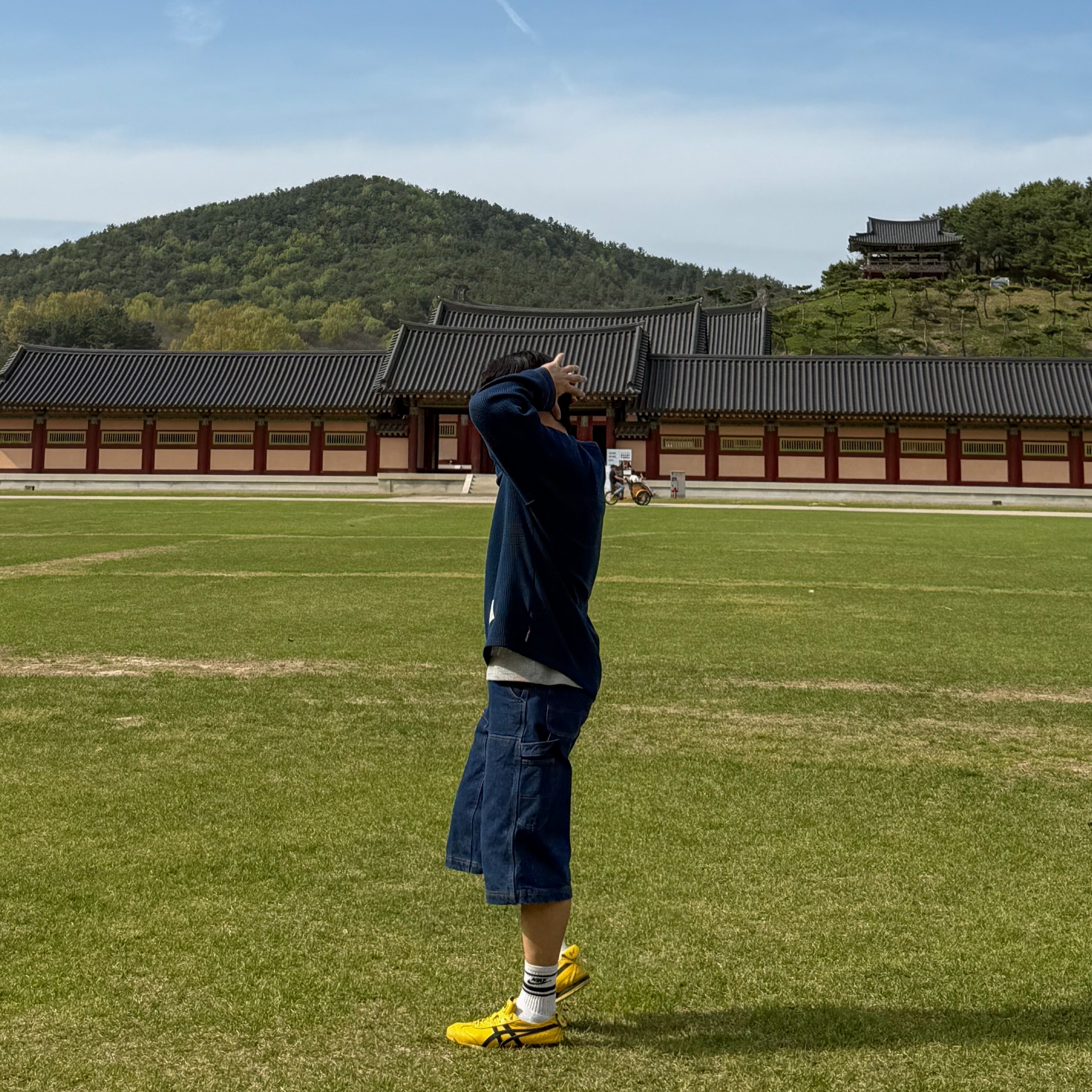 Onitsuka Tiger Mexico 66 Yellow Black, Supreme Polartec Mesh L/S Football Top Navy - 25SS 착용 스타일 - 2