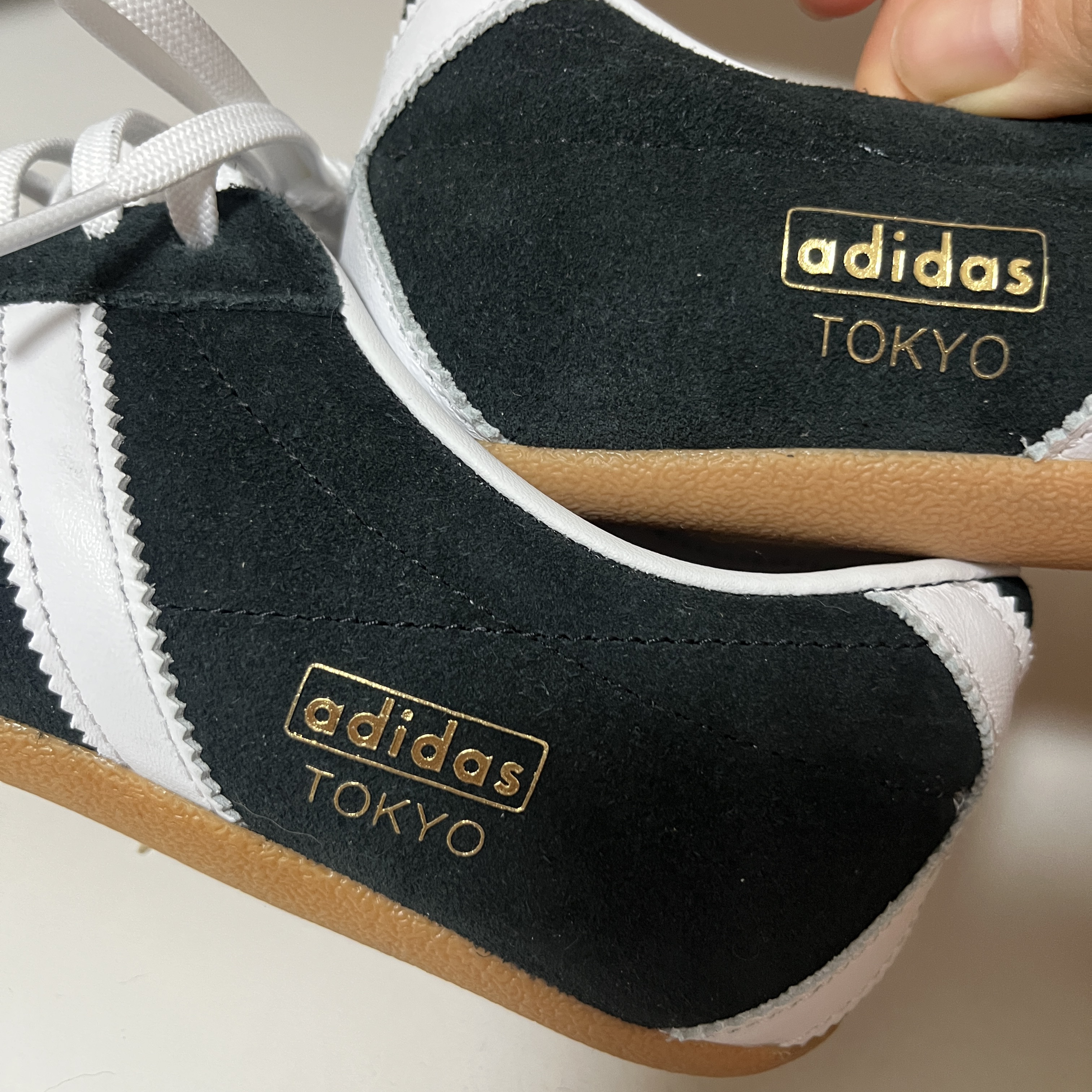 (W) Adidas Tokyo Core Black Cloud White 착용 스타일 - 3