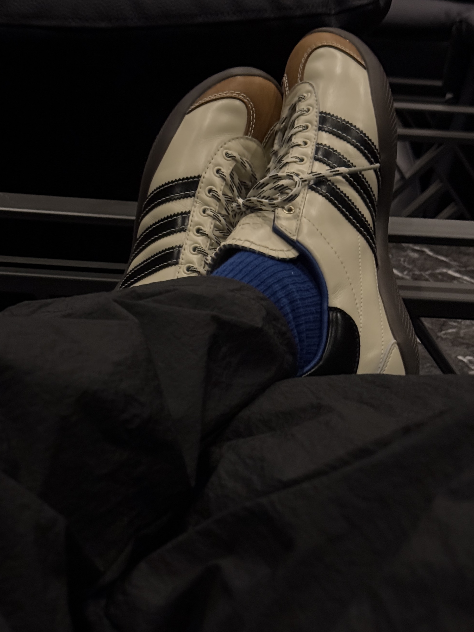 Adidas x Wales Bonner Karintha OG Wonder White Core Black, Hoka Bondi 9 Black - Wide 착용 스타일 - 4