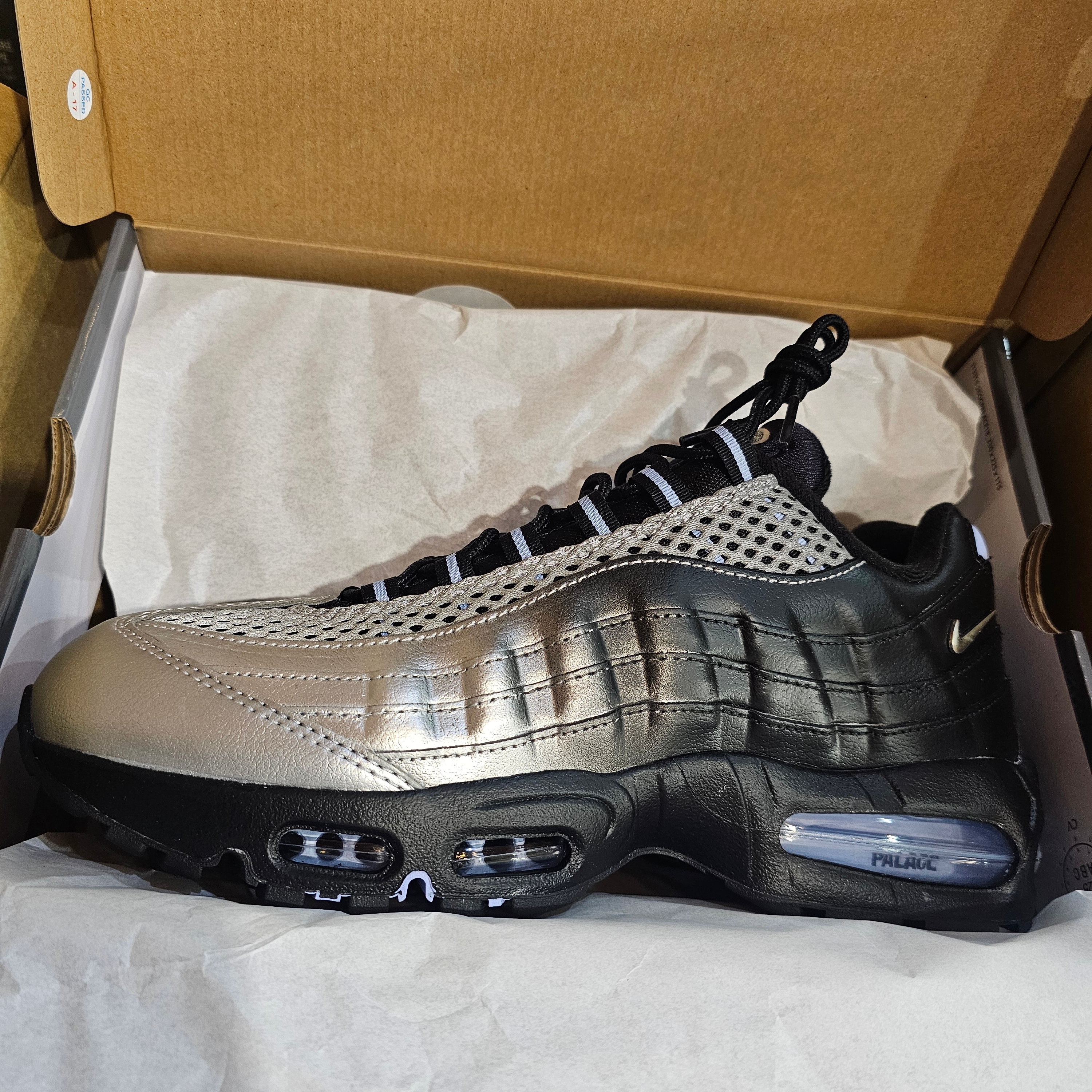 Nike x Palace Air Max 95 Metallic Silver Aluminum 착용 스타일