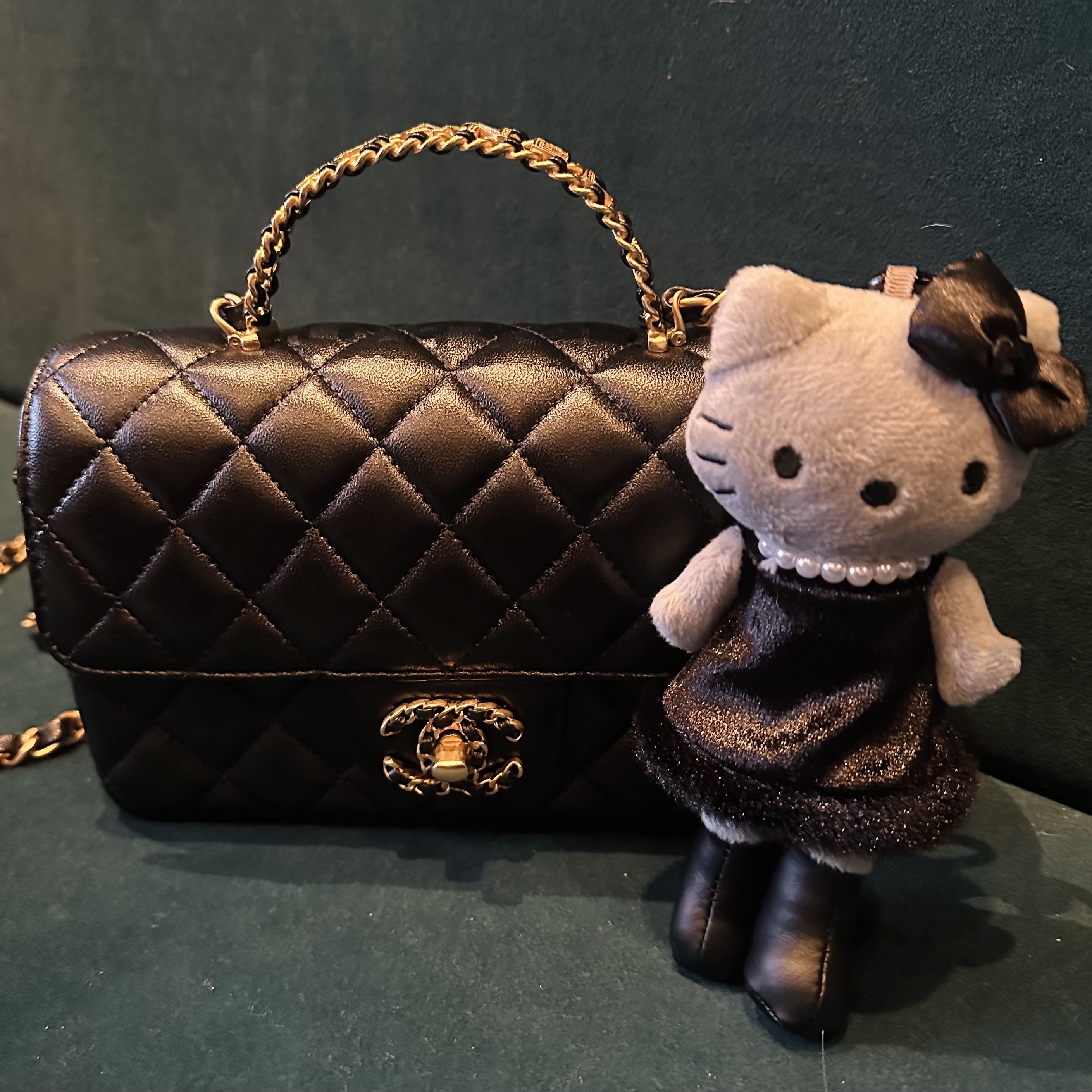 Sanrio Hello Kitty Black Angel Collection Style Up Mascot Dress Gray 착용 스타일