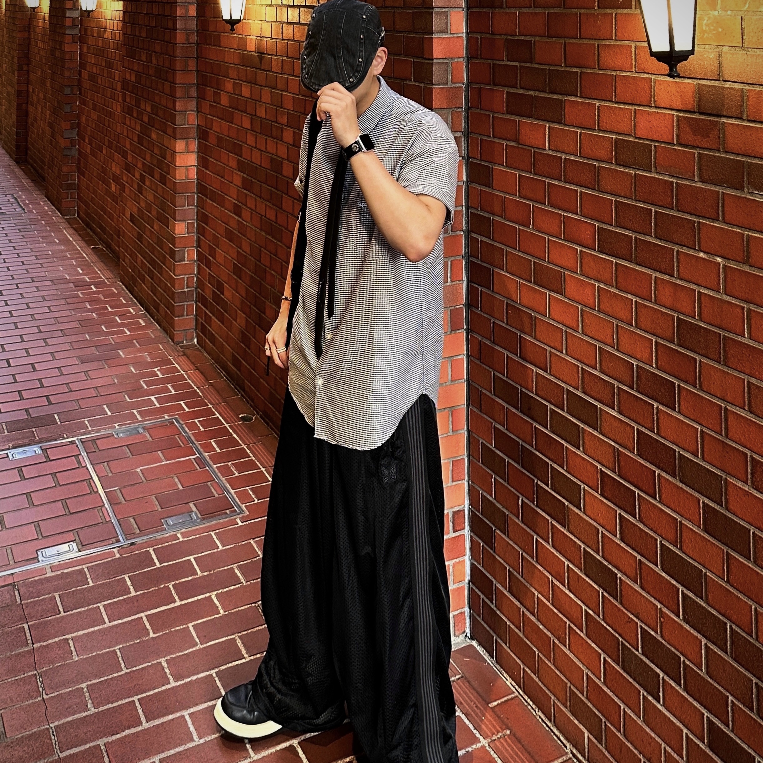 Needles H.D. Track Pants Poly Smooth Black (LHP, Studious) 착용 스타일 - 1