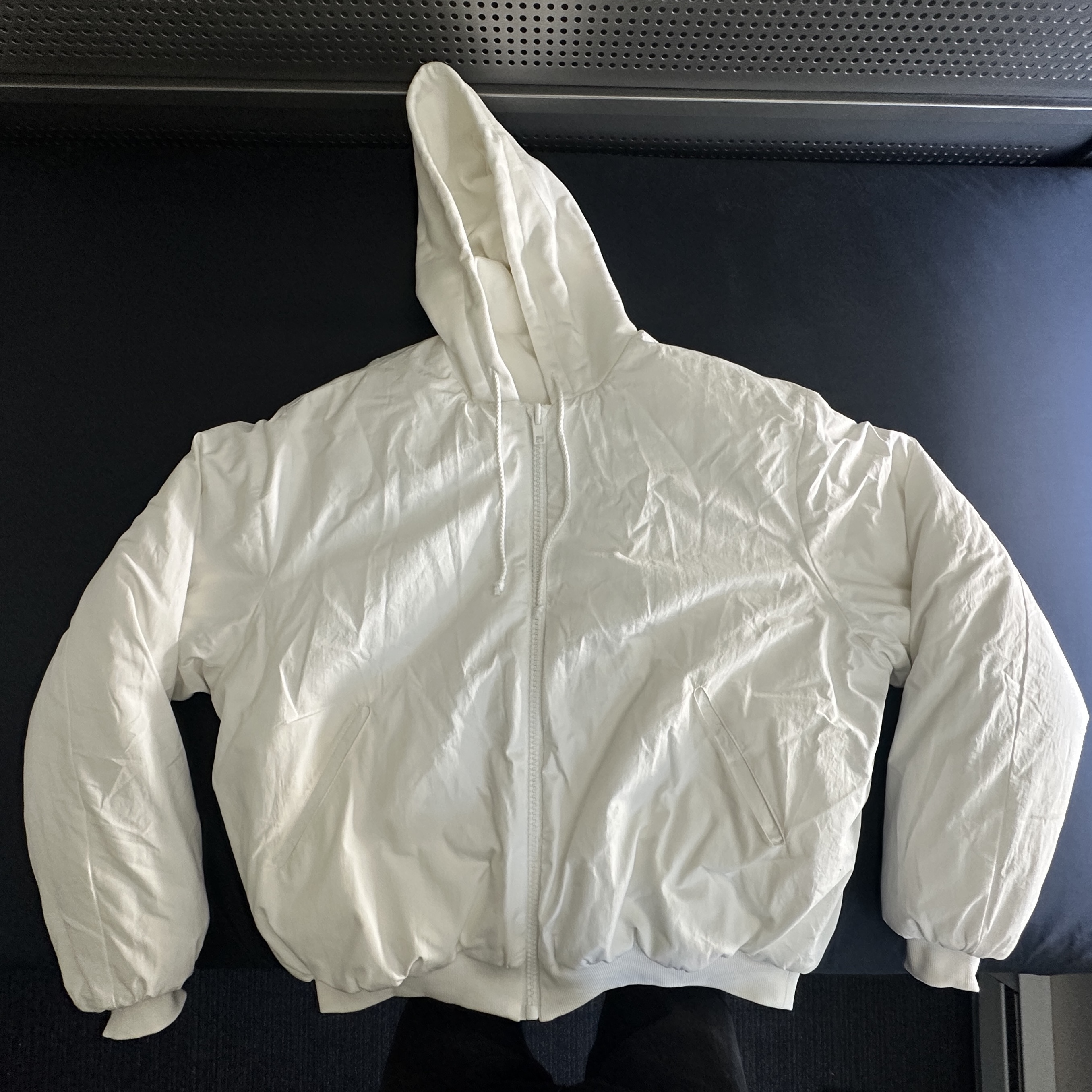 Yeezy JC-08 White 착용 스타일 - 1