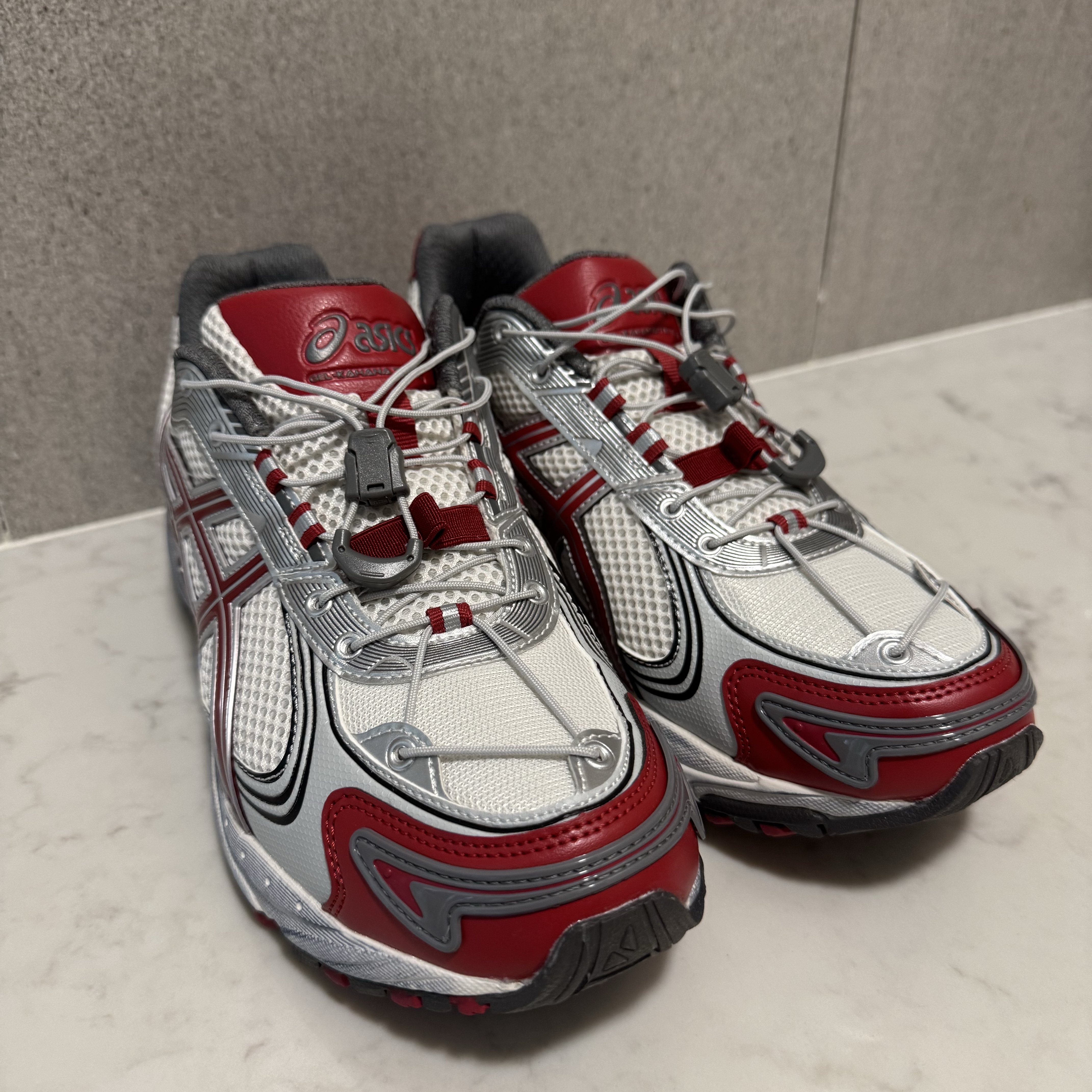 Asics Gel-Kahana TR V4 Cream Cranberry 착용 스타일
