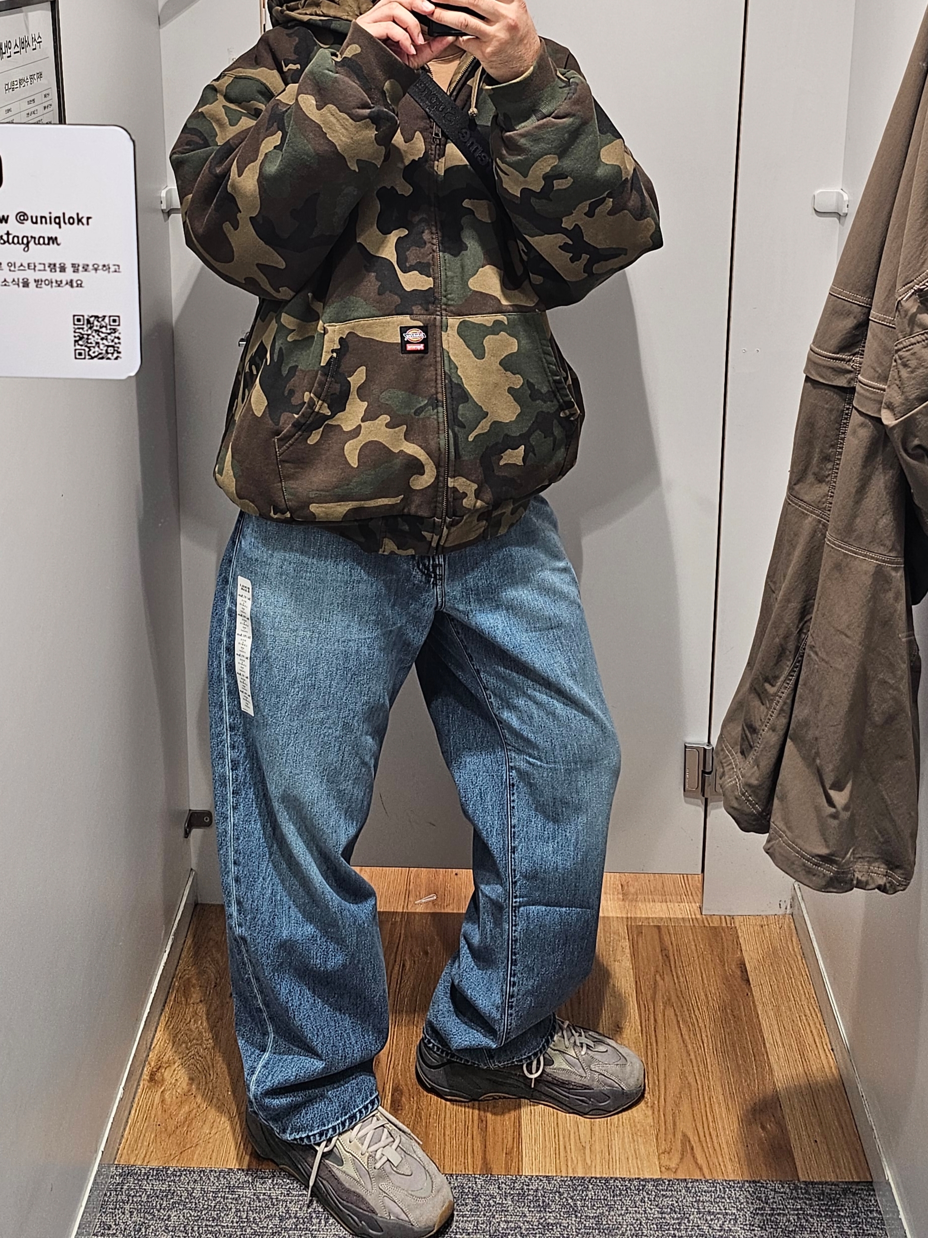 Supreme x Dickies Quilted Lined Zip Up Hooded Sweatshirt Woodland Camo - 25FW, Adidas Yeezy Boost 700 V2 Tephra 2023 착용 스타일