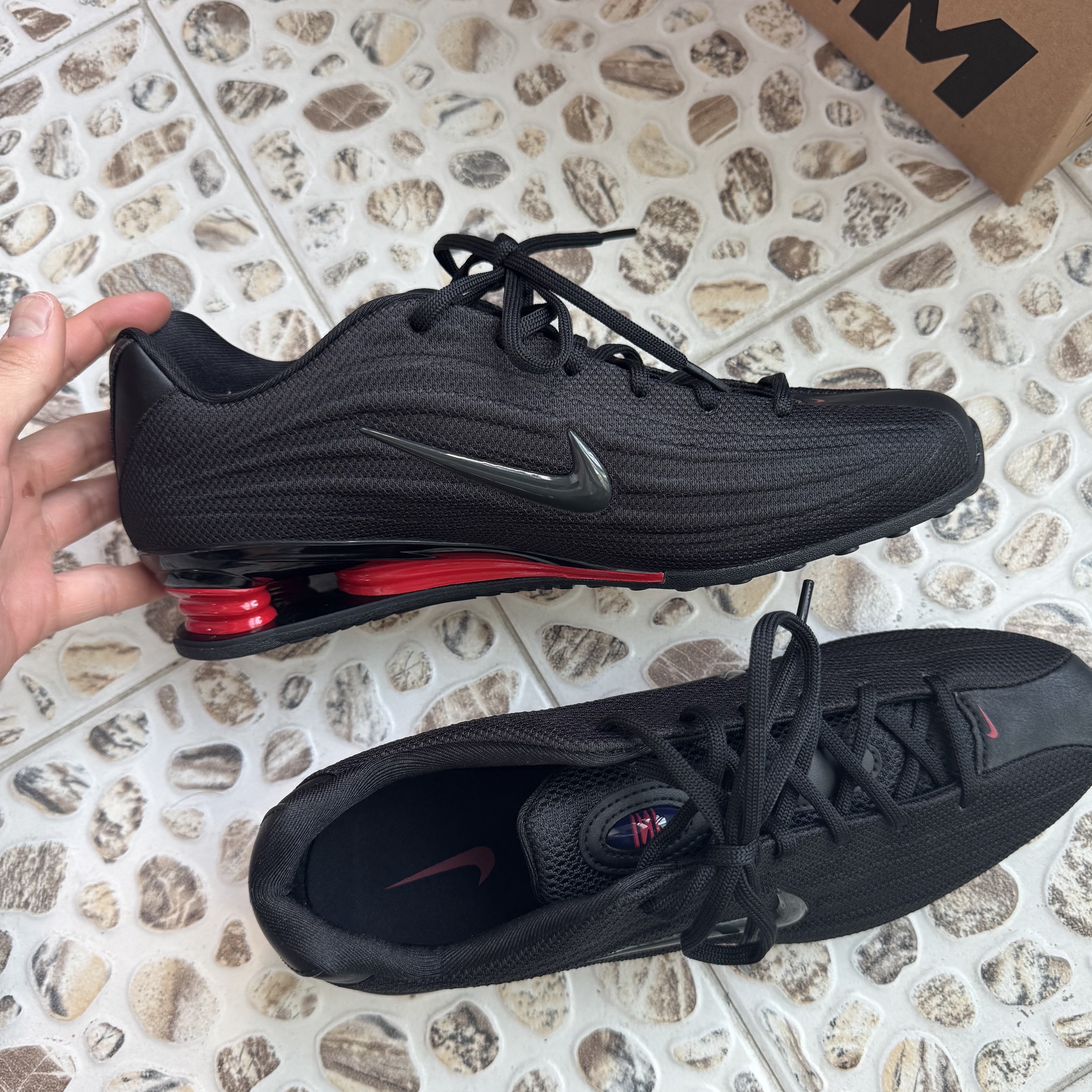 (W) Nike Shox Z Black University Red 착용 스타일 - 2