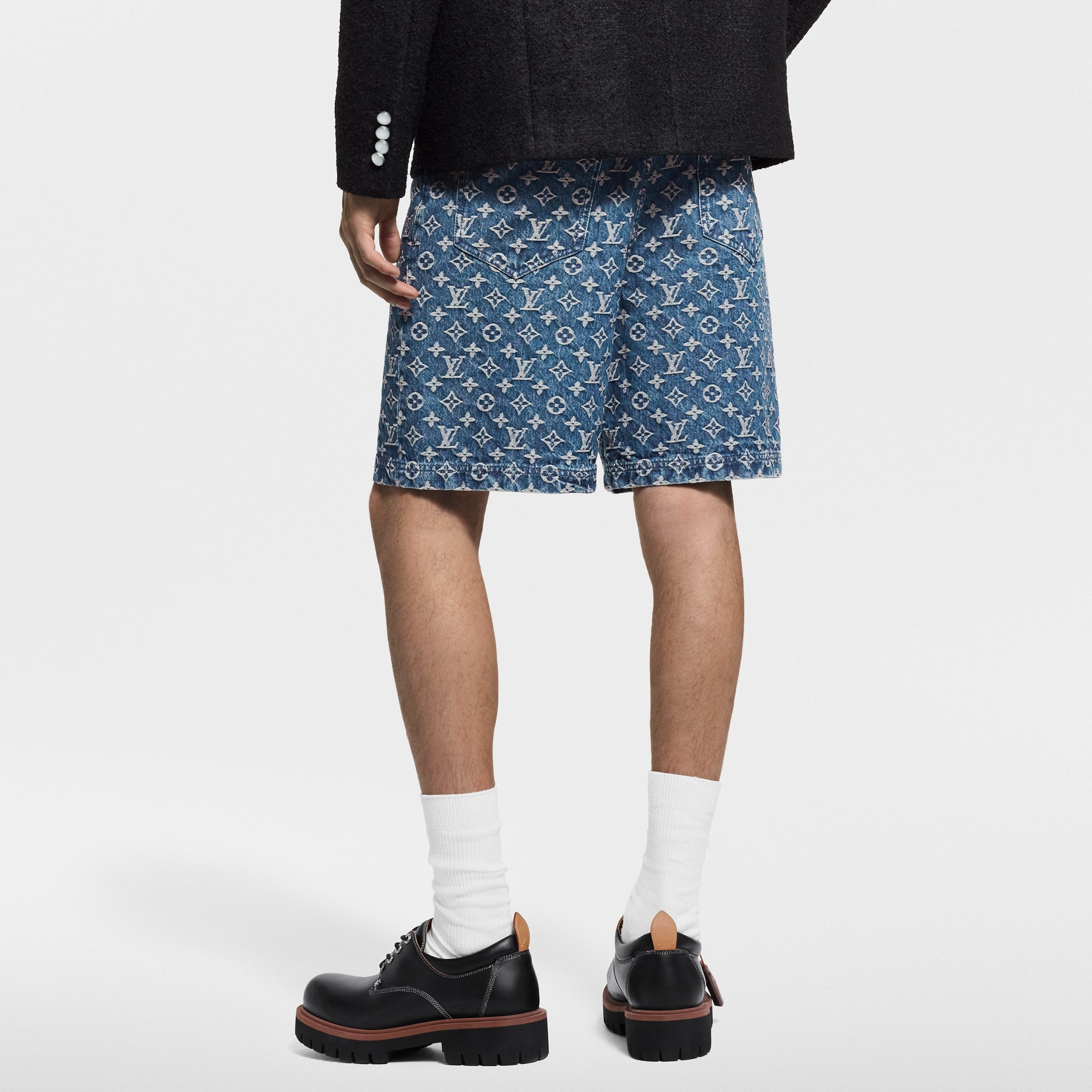 Louis Vuitton Monogram Denim Shorts Indigo 착용 스타일 - 4