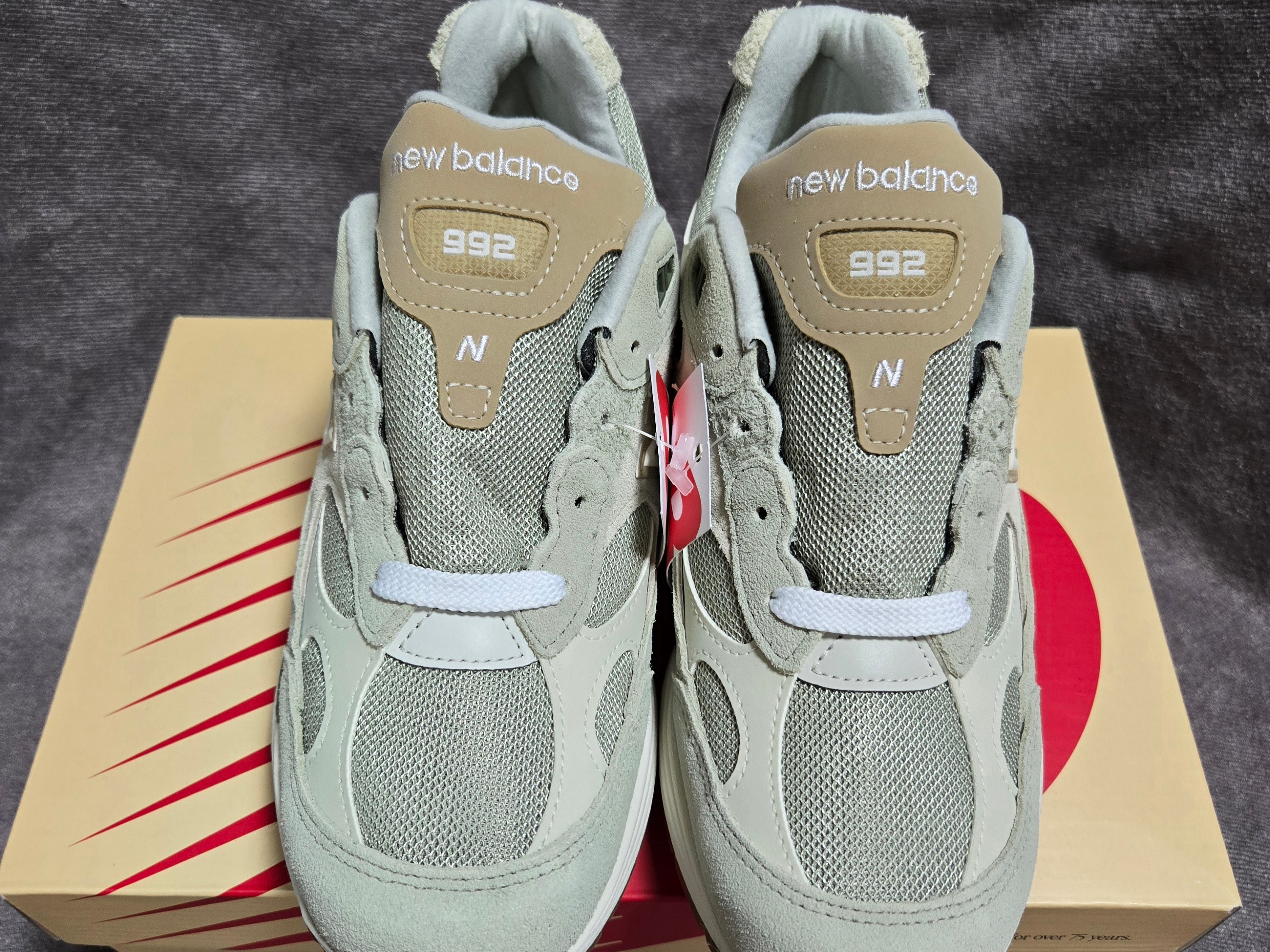 New Balance x Teddy Santis 992 Made in USA Olivine Incense 착용 스타일 - 4