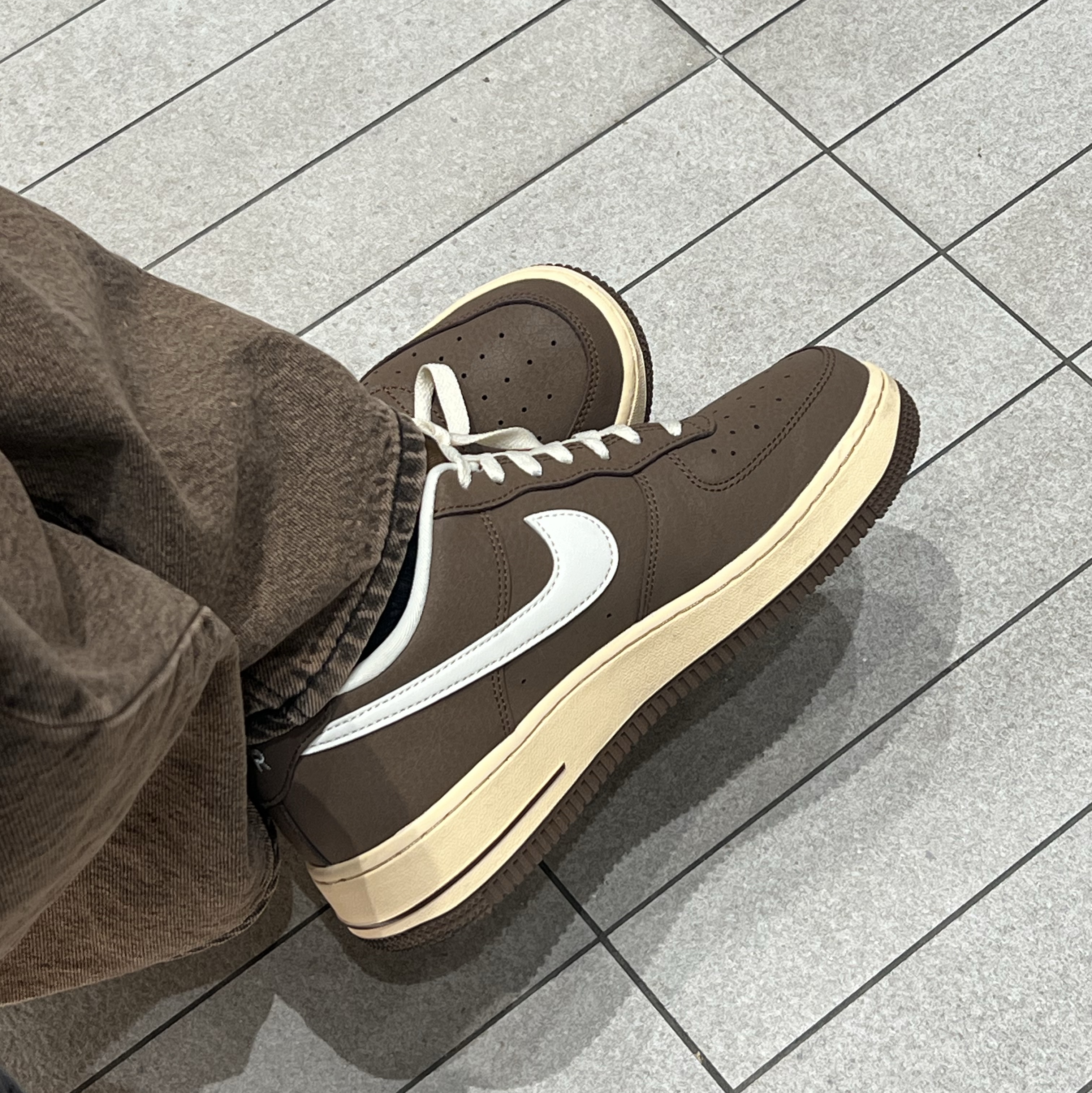 Nike Air Force 1 '07 Cacao Wow Coconut Milk 착용 스타일 - 1