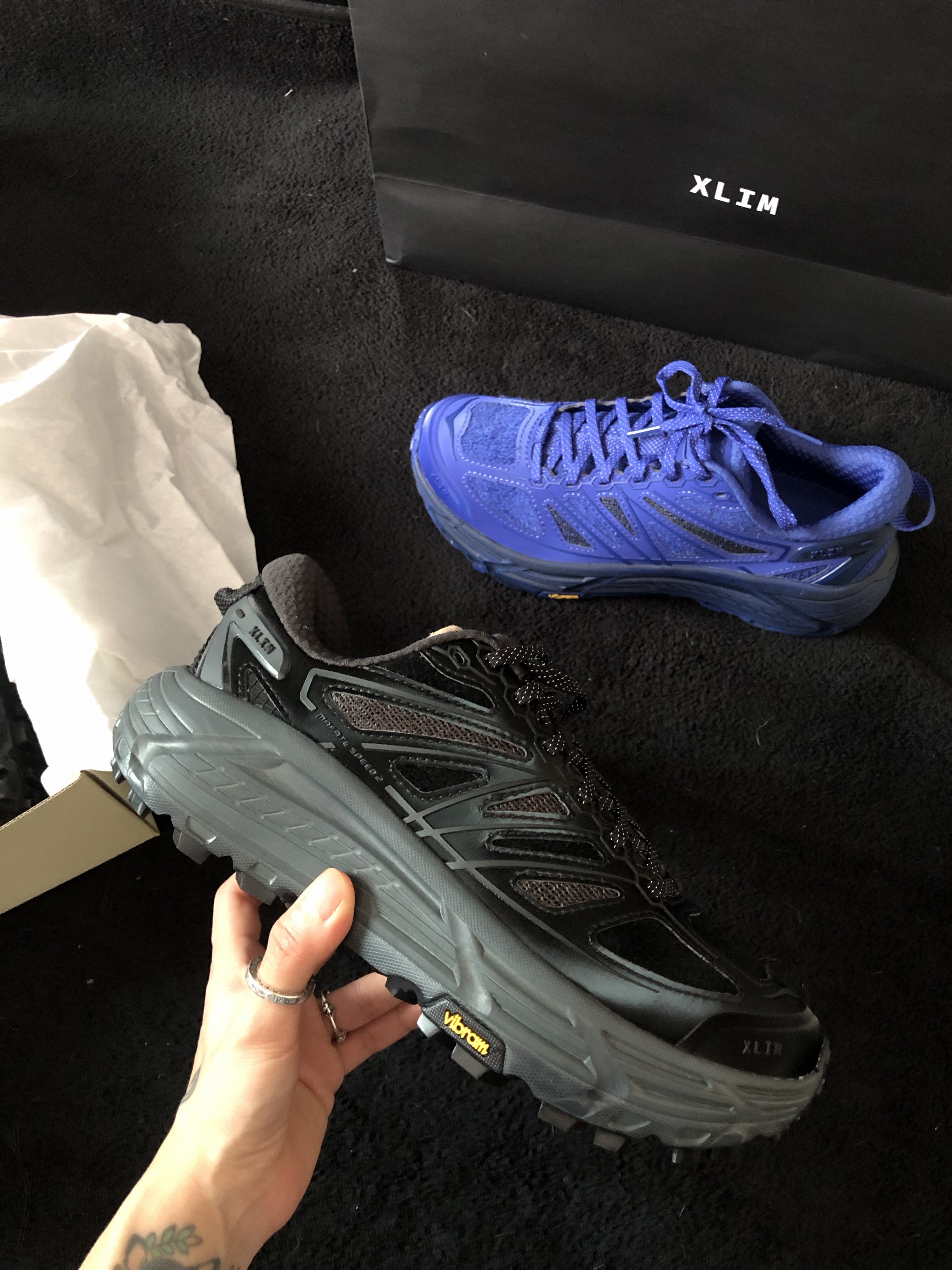 Hoka x Xlim Mafate Speed 2 TS Cobalt Blue, Hoka x Xlim Mafate Speed 2 TS Black Charcoal 착용 스타일 - 2