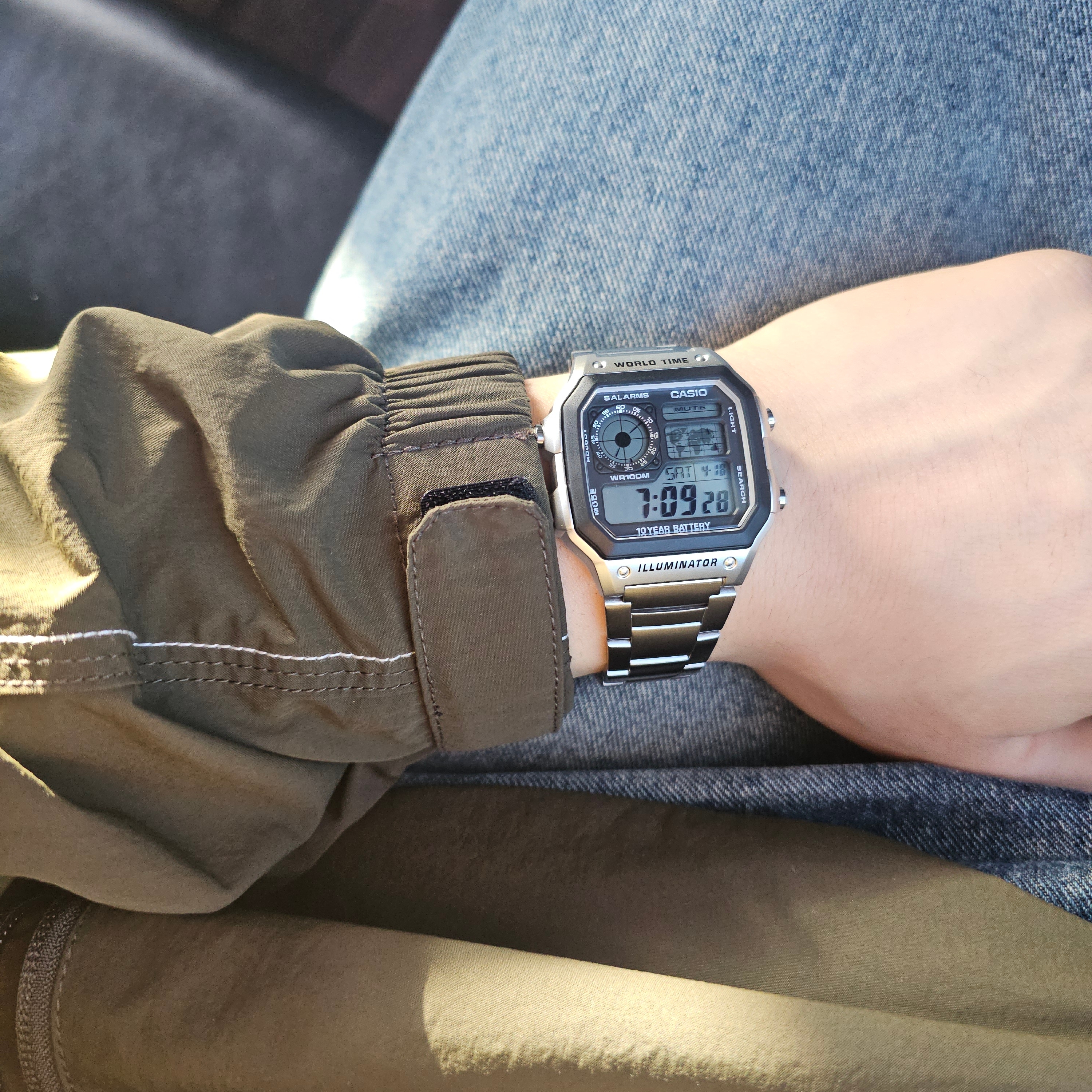 Casio AE-1200WHD-1AV 착용 스타일