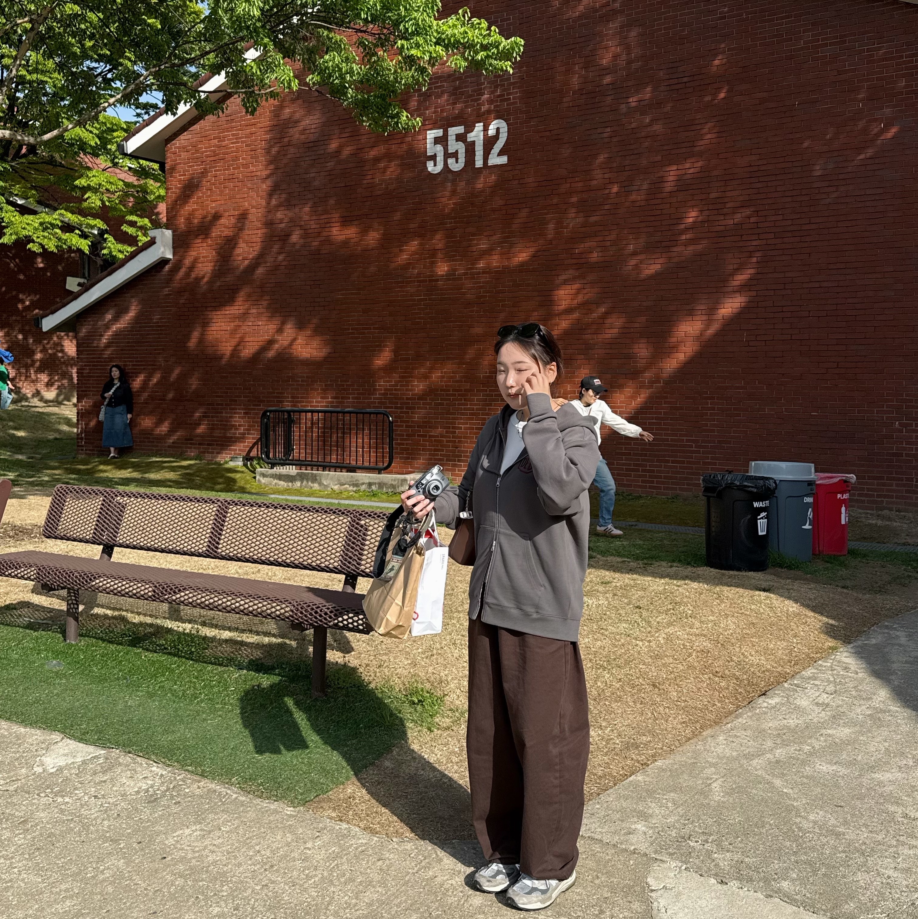 Deus Ex Machina Bordeaux College Address Zip Hoodie Charcoal, New Balance 992 Made in USA Grey - D Standard 착용 스타일 - 3