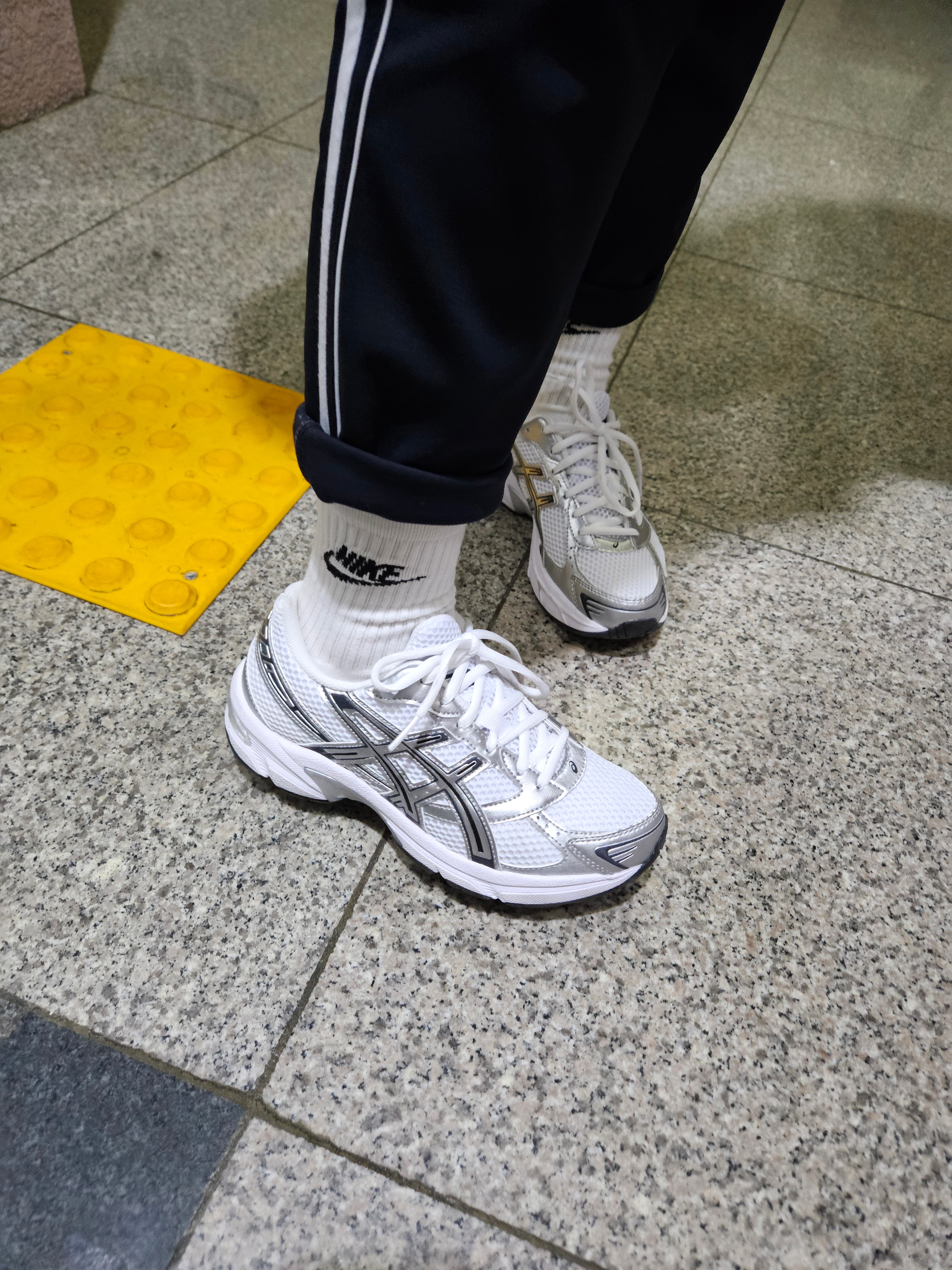Asics Gel-1130 White Pure Silver 착용 스타일 - 2