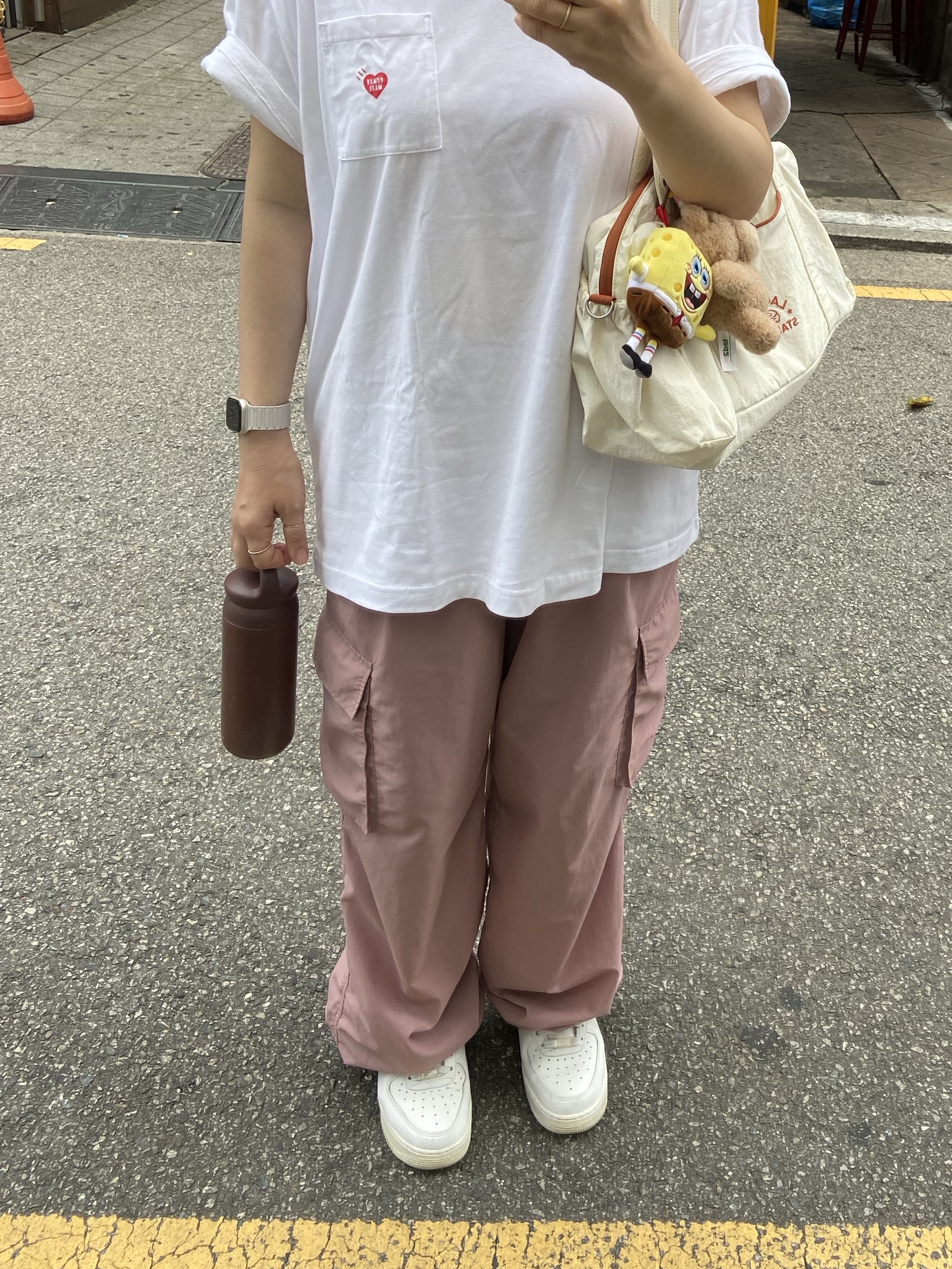Human Made Pocket T-Shirt White Set (3 Pack), Starbucks x Lacoste Multiple Bag Ivory 착용 스타일
