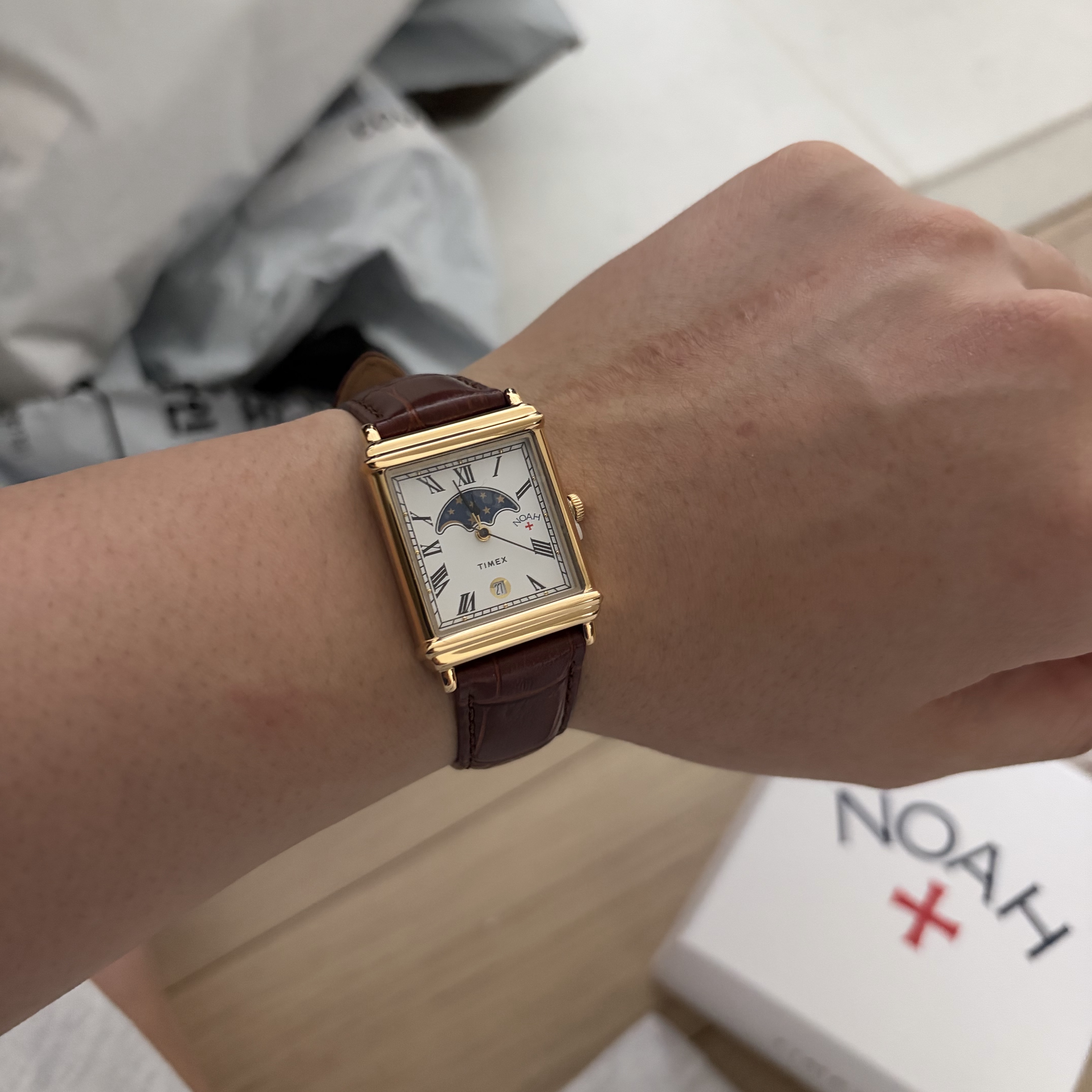 Timex x Noah Moon Phase Watch Brown Gold 착용 스타일