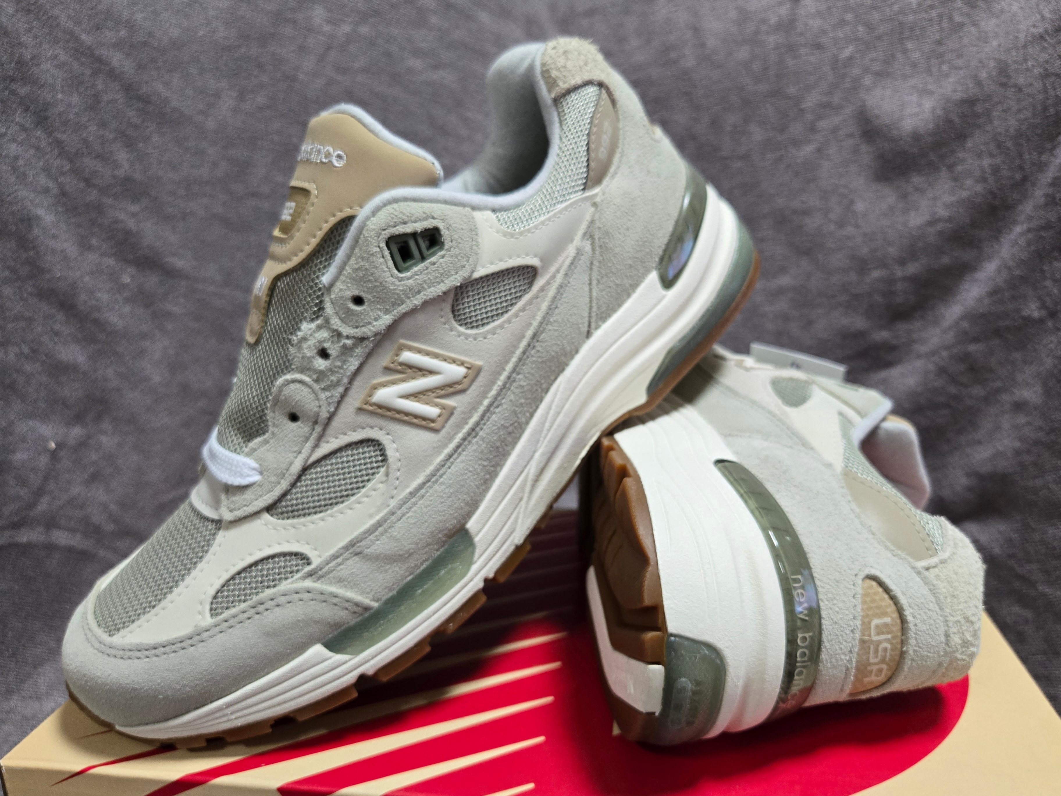 New Balance x Teddy Santis 992 Made in USA Olivine Incense 착용 스타일 - 3