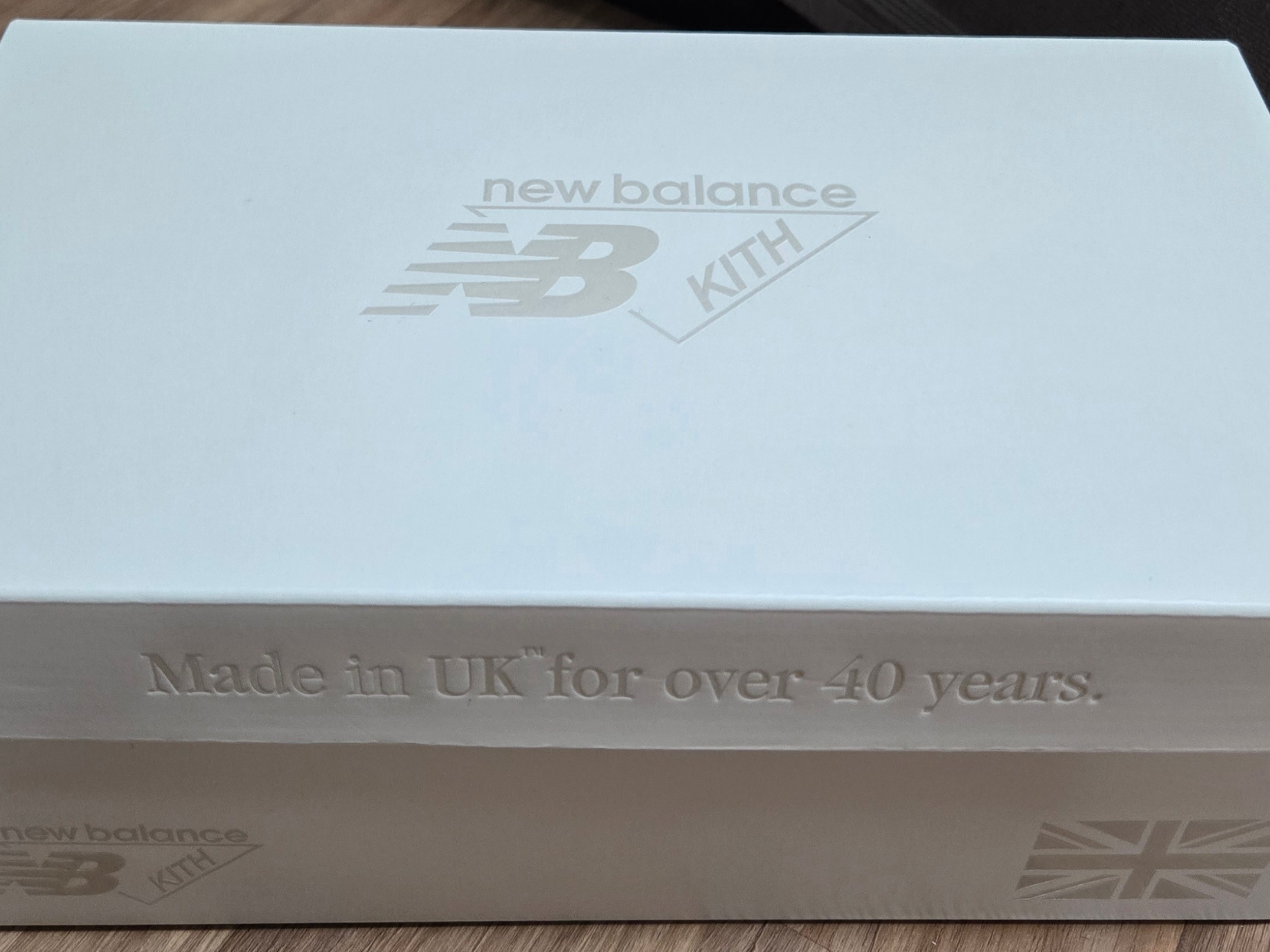 New Balance x Kith 991v1 Made in UK Vetiver, New Balance x JJJJound 991 Made in UK Grey 착용 스타일 - 5
