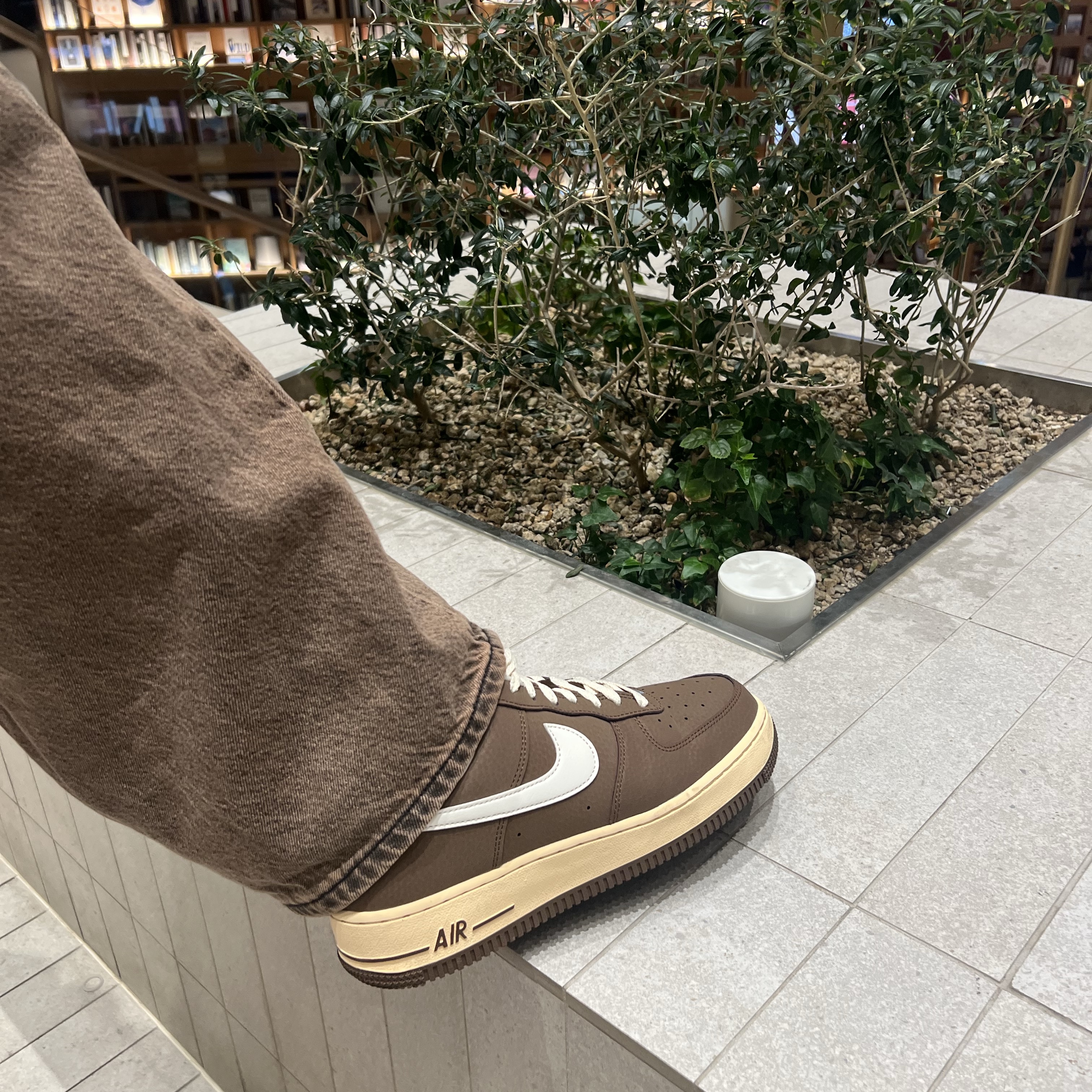 Nike Air Force 1 '07 Cacao Wow Coconut Milk 착용 스타일 - 3