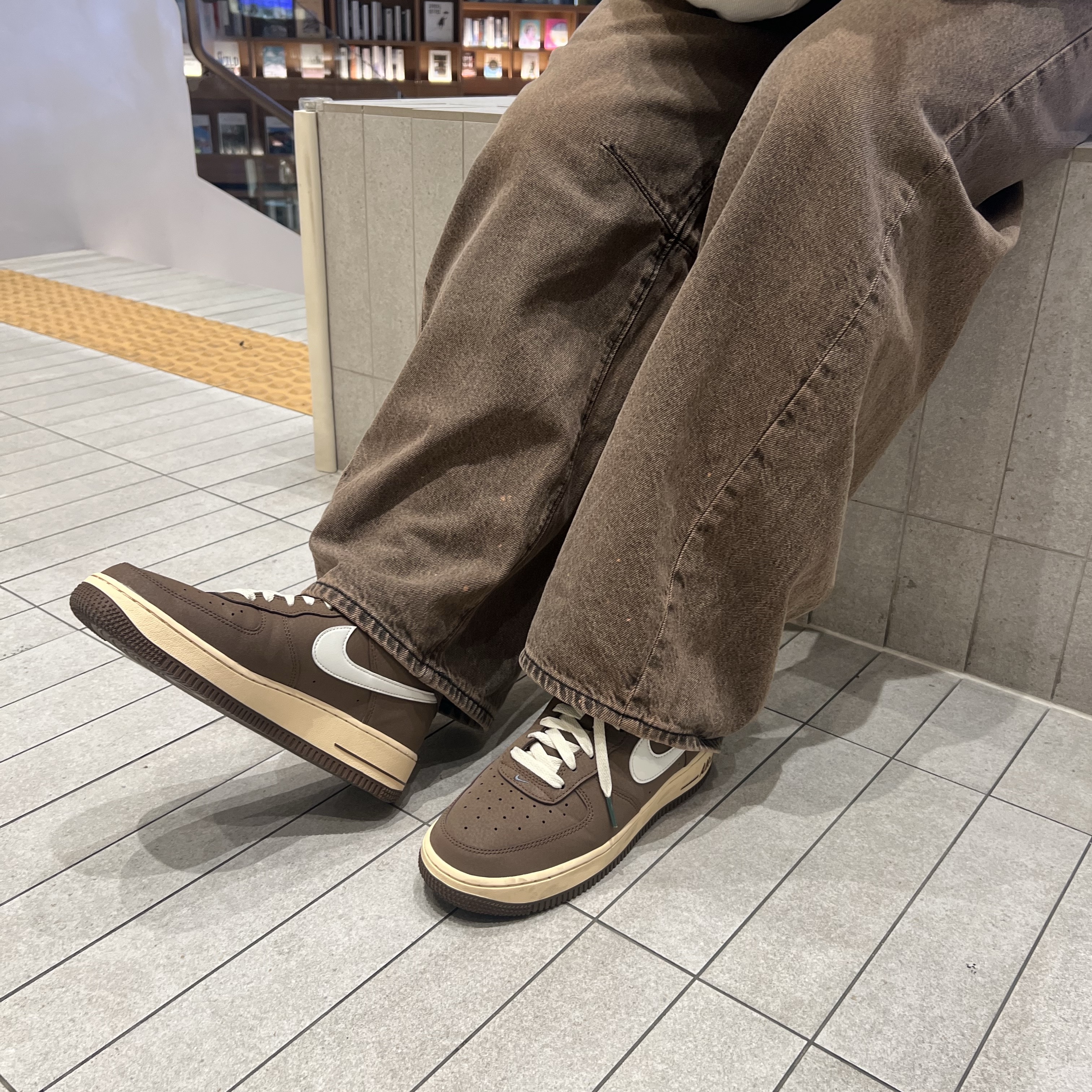 Nike Air Force 1 '07 Cacao Wow Coconut Milk 착용 스타일 - 2