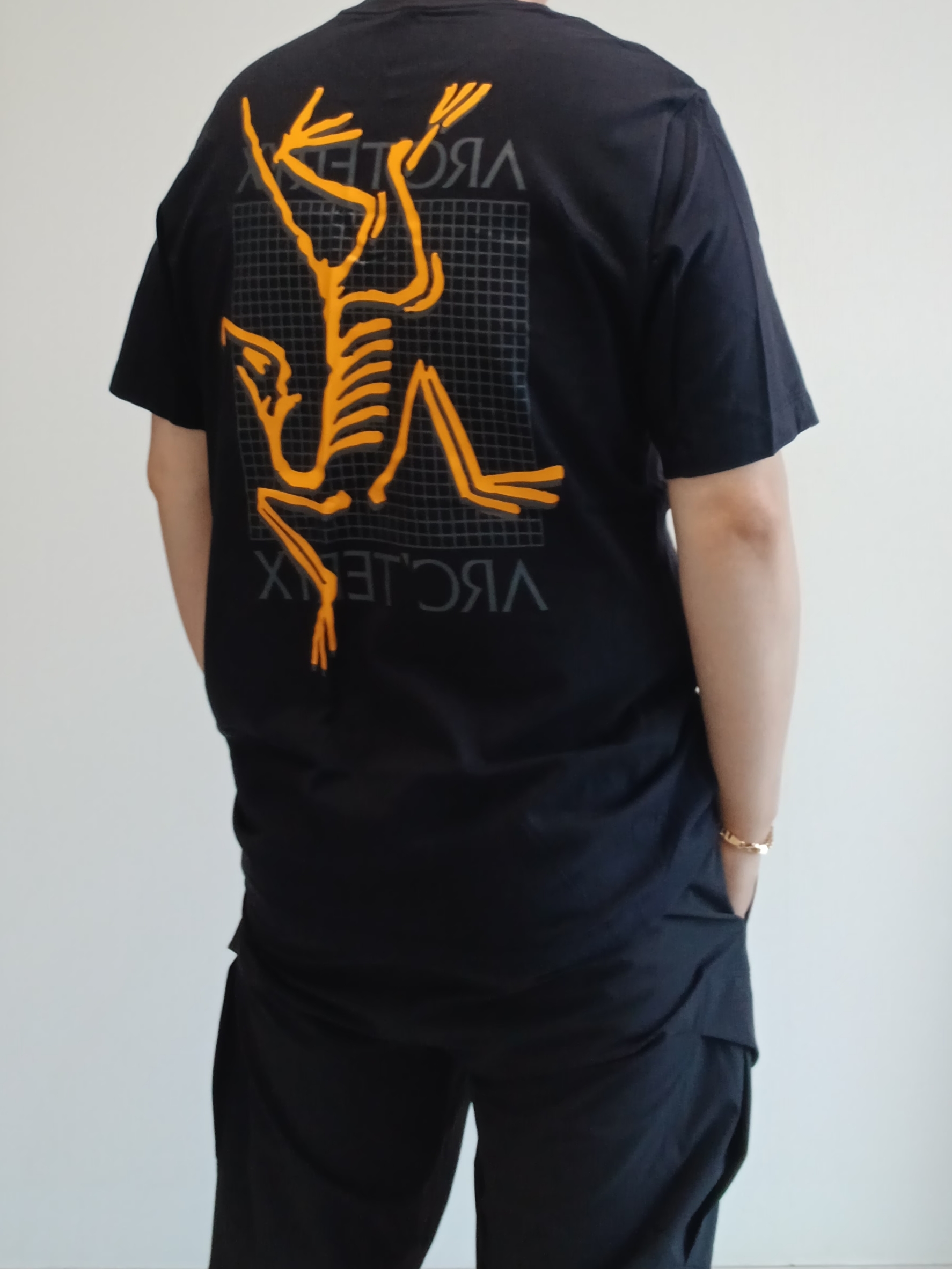 Arc'teryx Arc'Multi Bird Logo SS T-Shirt Black, Arc'teryx Rampart Pants Black 착용 스타일 - 7