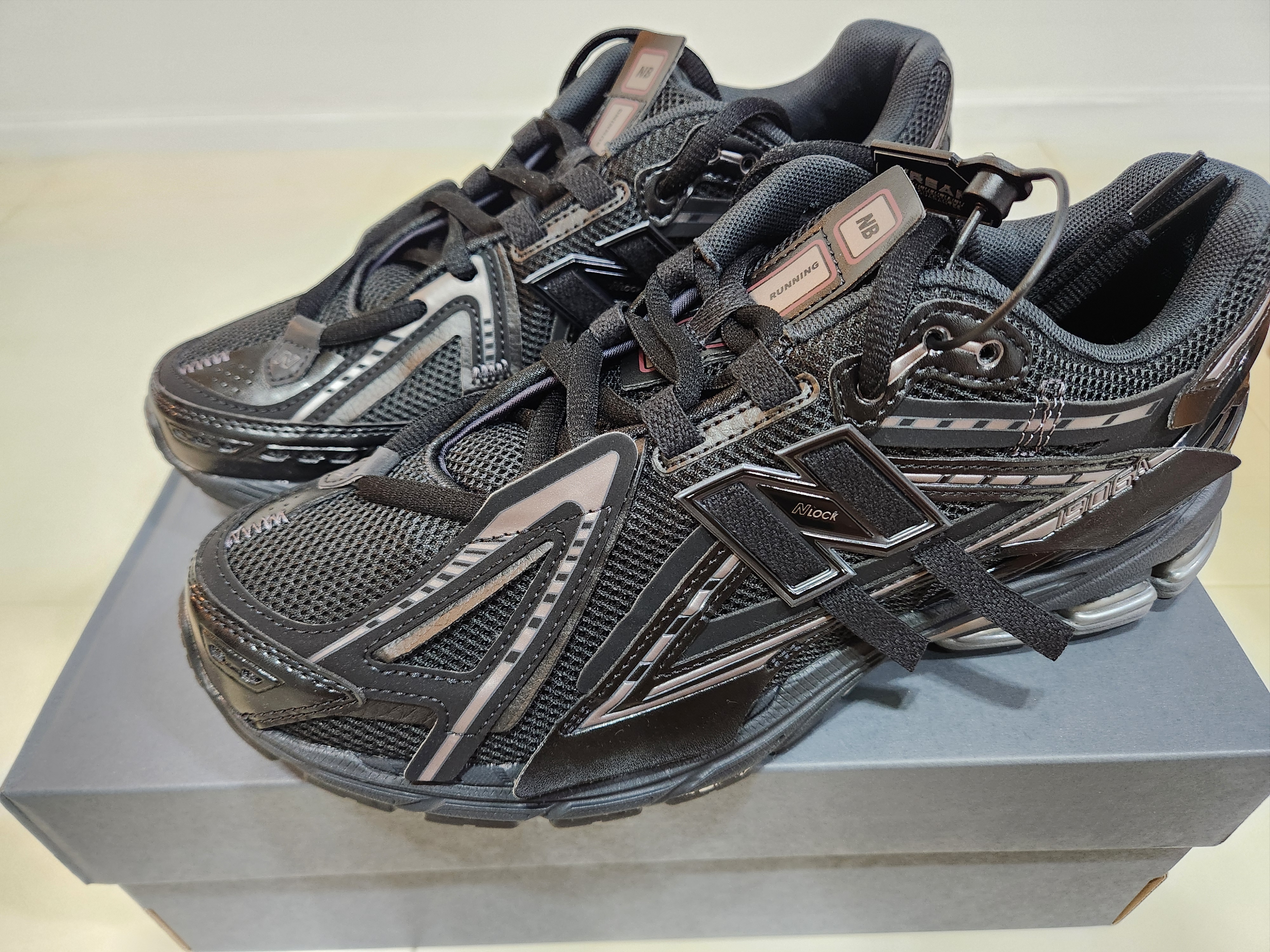 New Balance 1906A Black 착용 스타일 - 1