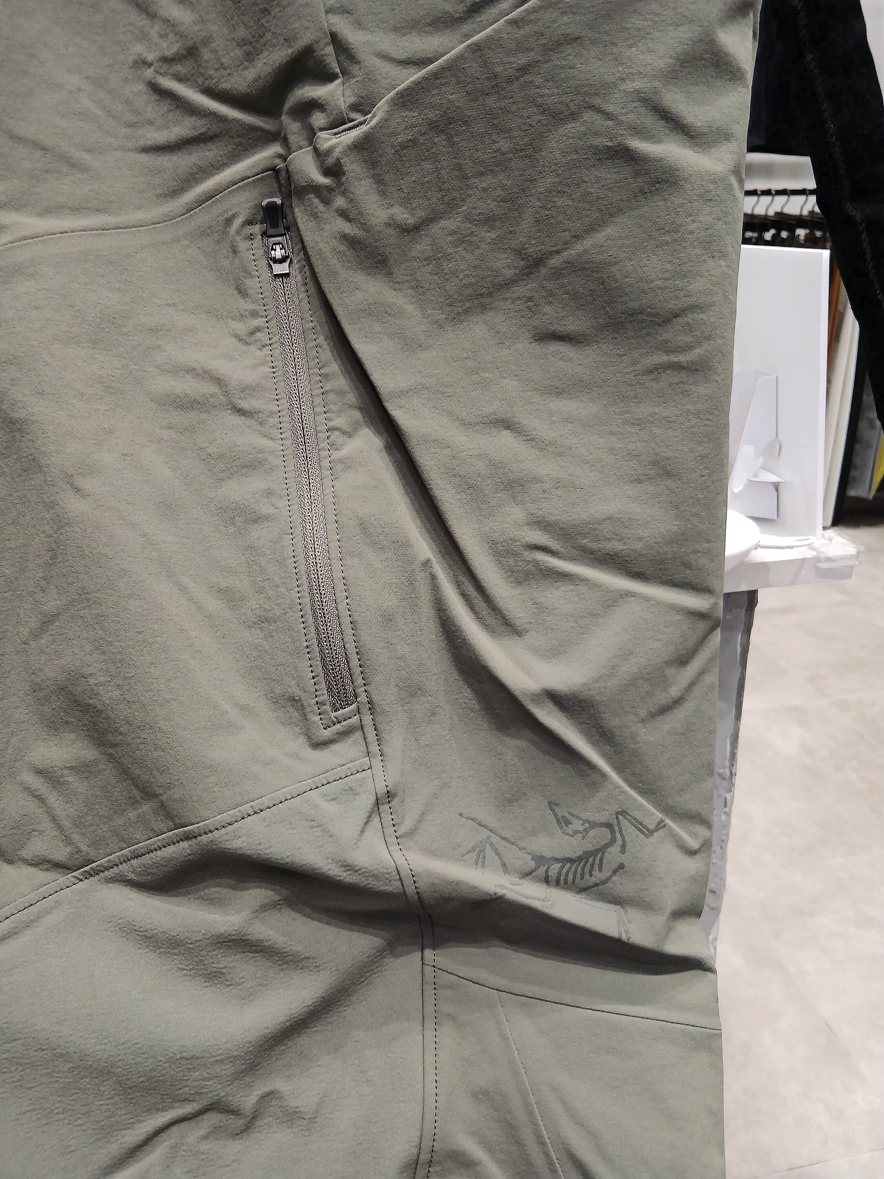 Arc'teryx Sylan 2 Mantis Mantis, Arc'teryx Norvan Mesh 5 Panel Cap Black Arctic Silk 착용 스타일 - 7