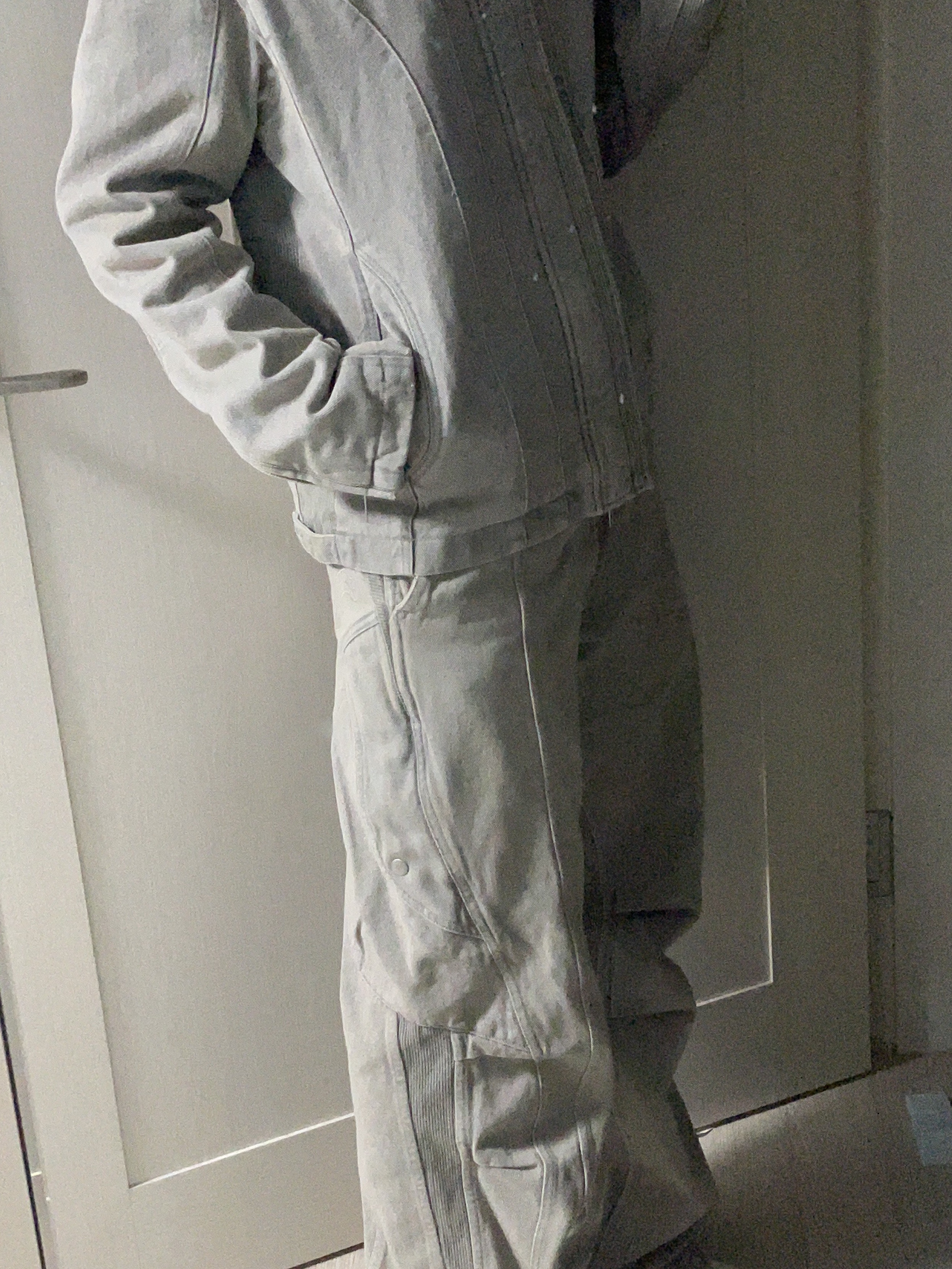 IGNOTA Core:14 Leaf Cargo Pants Sand 착용 스타일