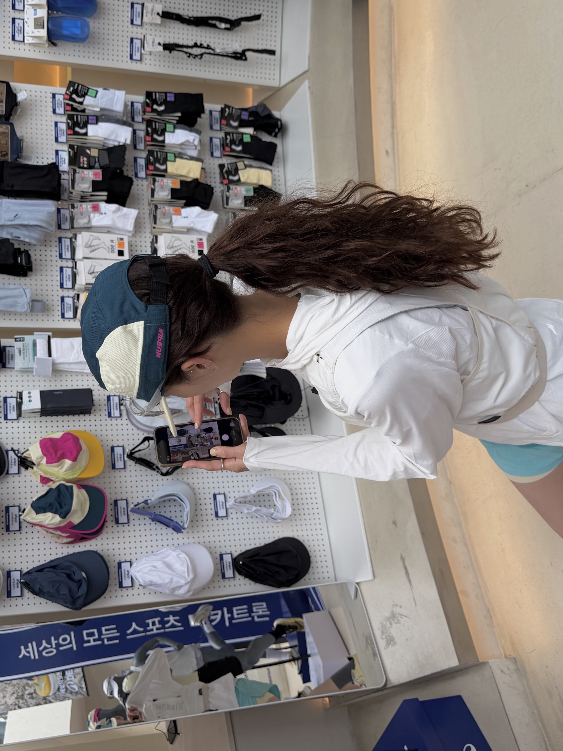 DECATHLON Kiprun Women's Carbon Racing Shoes Kiprun KD900X Elite Vanilla Yellow, DECATHLON Women's Running Short-Sleeved T-Shirt Run Dry 500 Ultra White 착용 스타일 - 7