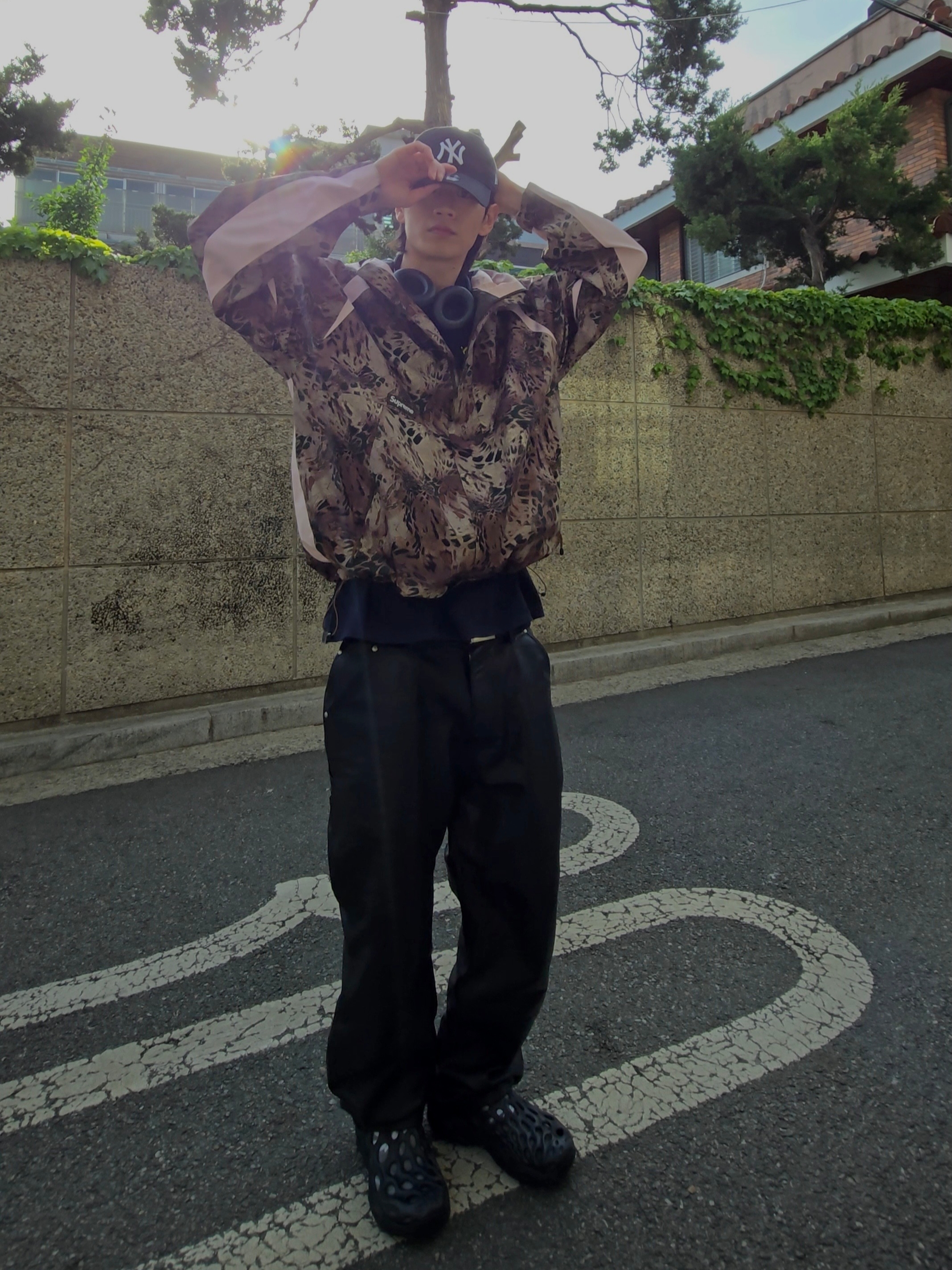 [1TRL] Merrell Hydro Next Gen Moc SE Triple Black - 26SS, Supreme Gore-Tex Paclite Jacket Brown Prym1 Camo - 22SS 착용 스타일 - 1
