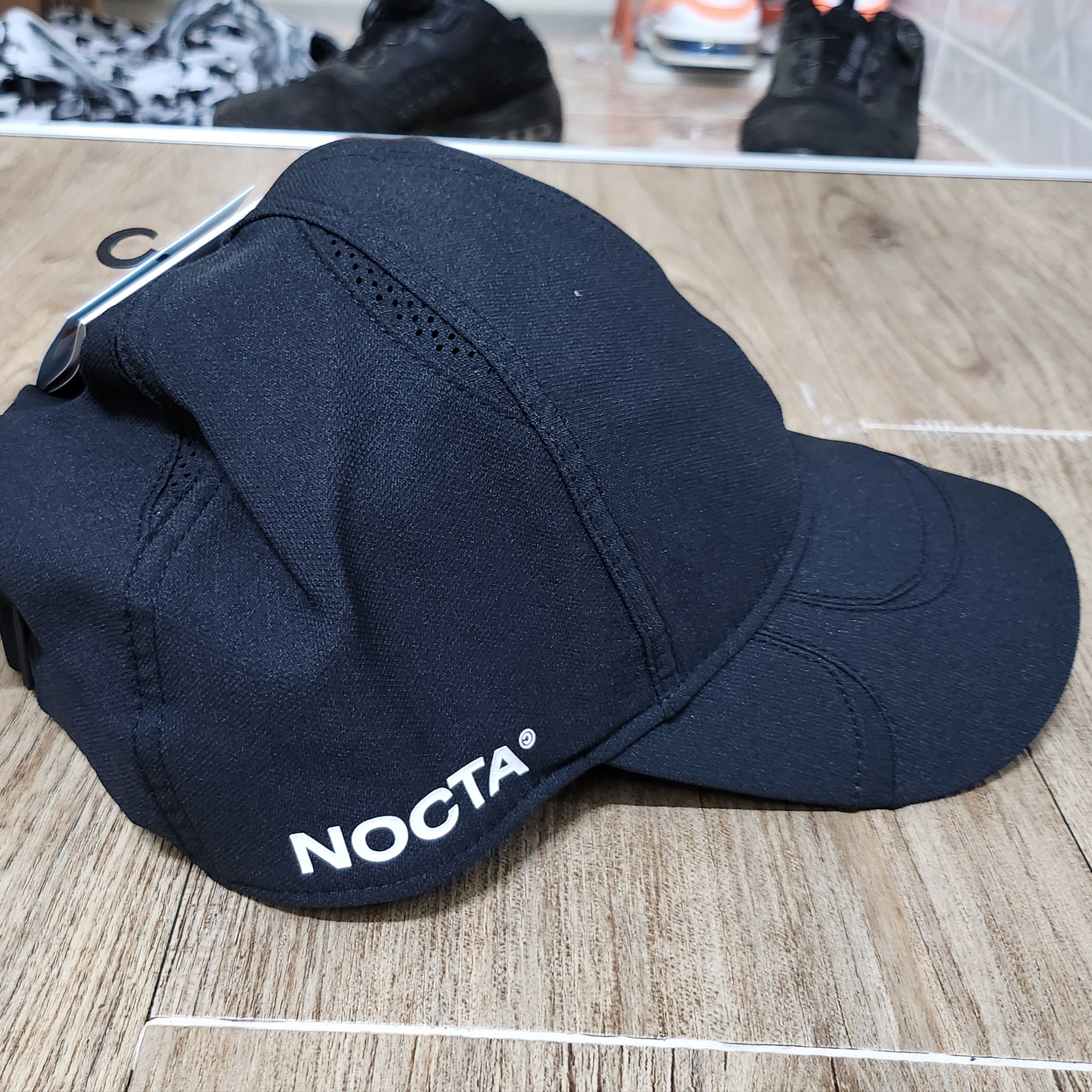 Nike x Drake Nocta Club Cap Black, Nike x Drake Nocta Club Cap White 착용 스타일 - 2